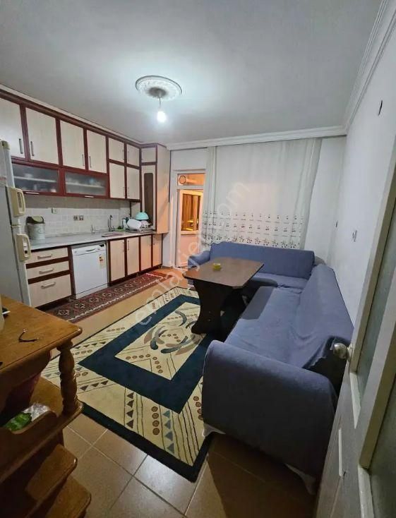 Pirireis Mahallesinde Satılık 2x1 Daire