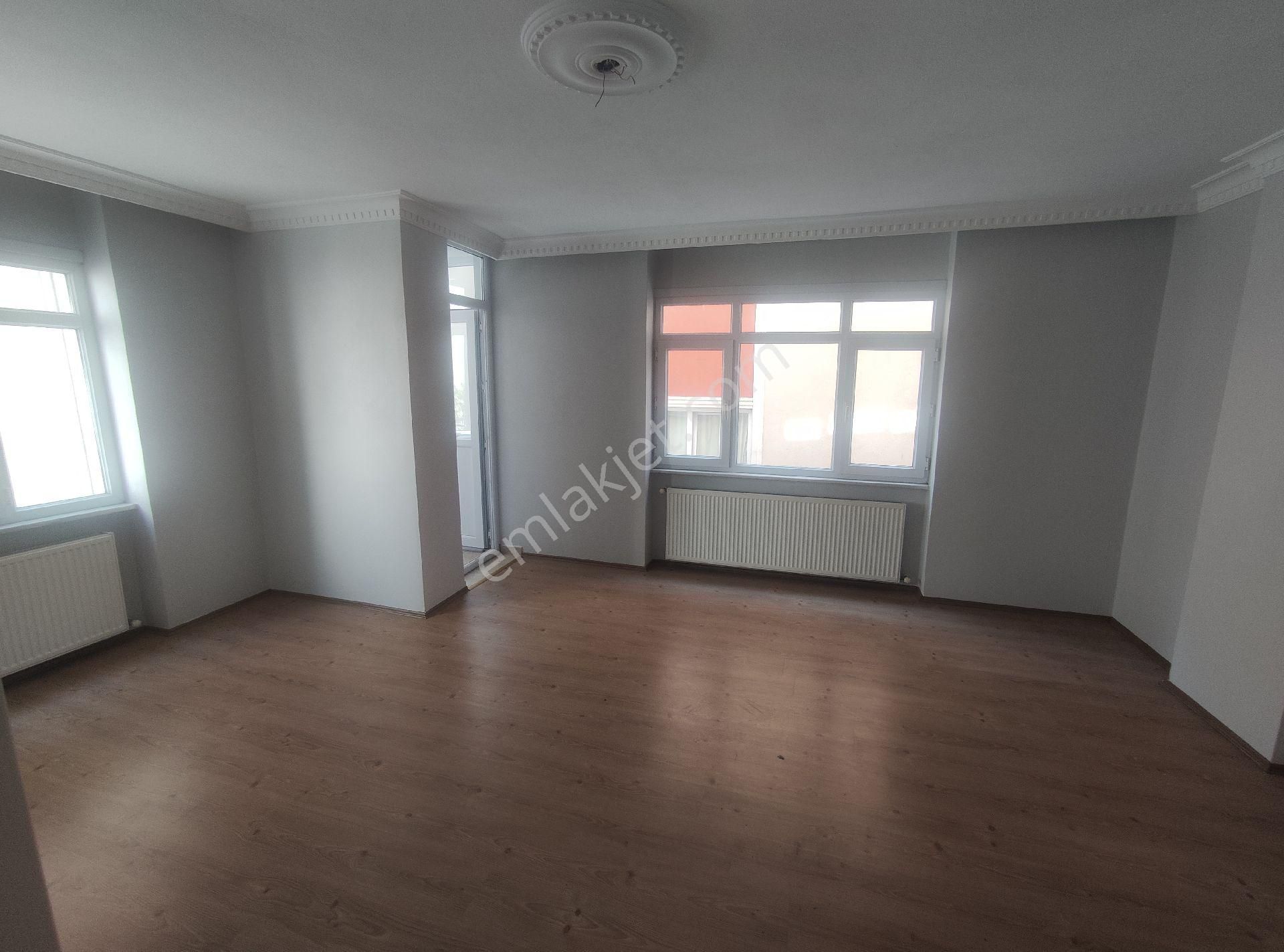 Acil Satılık Anadoluda Merkeze 2 Dk Yürüme Mesafesinde 2+1 Arakat Daire