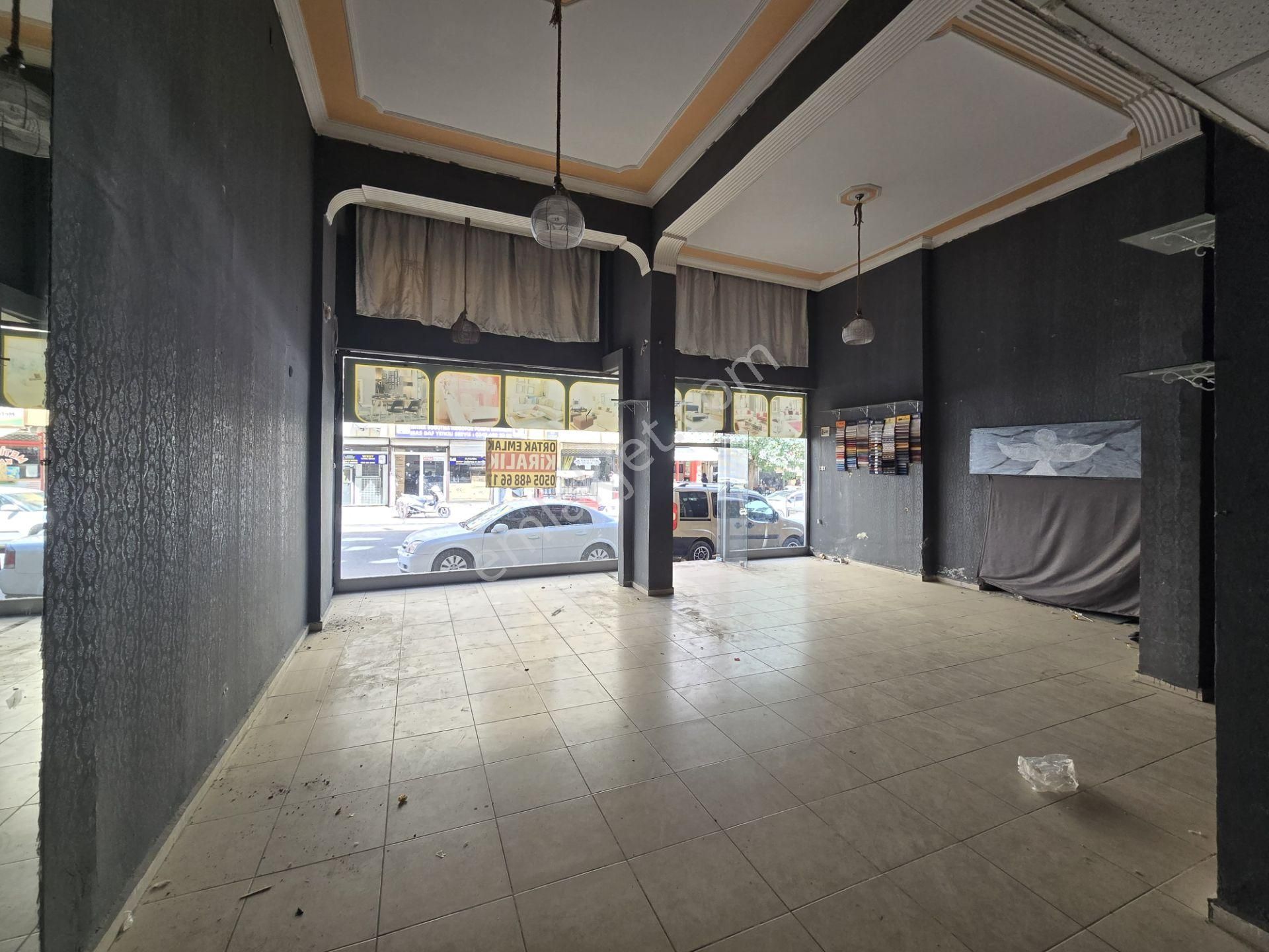 Bamyasuyu Mahallesinde 270 Metrekare Geniş Asma Katlı Kiralık Dükkan
