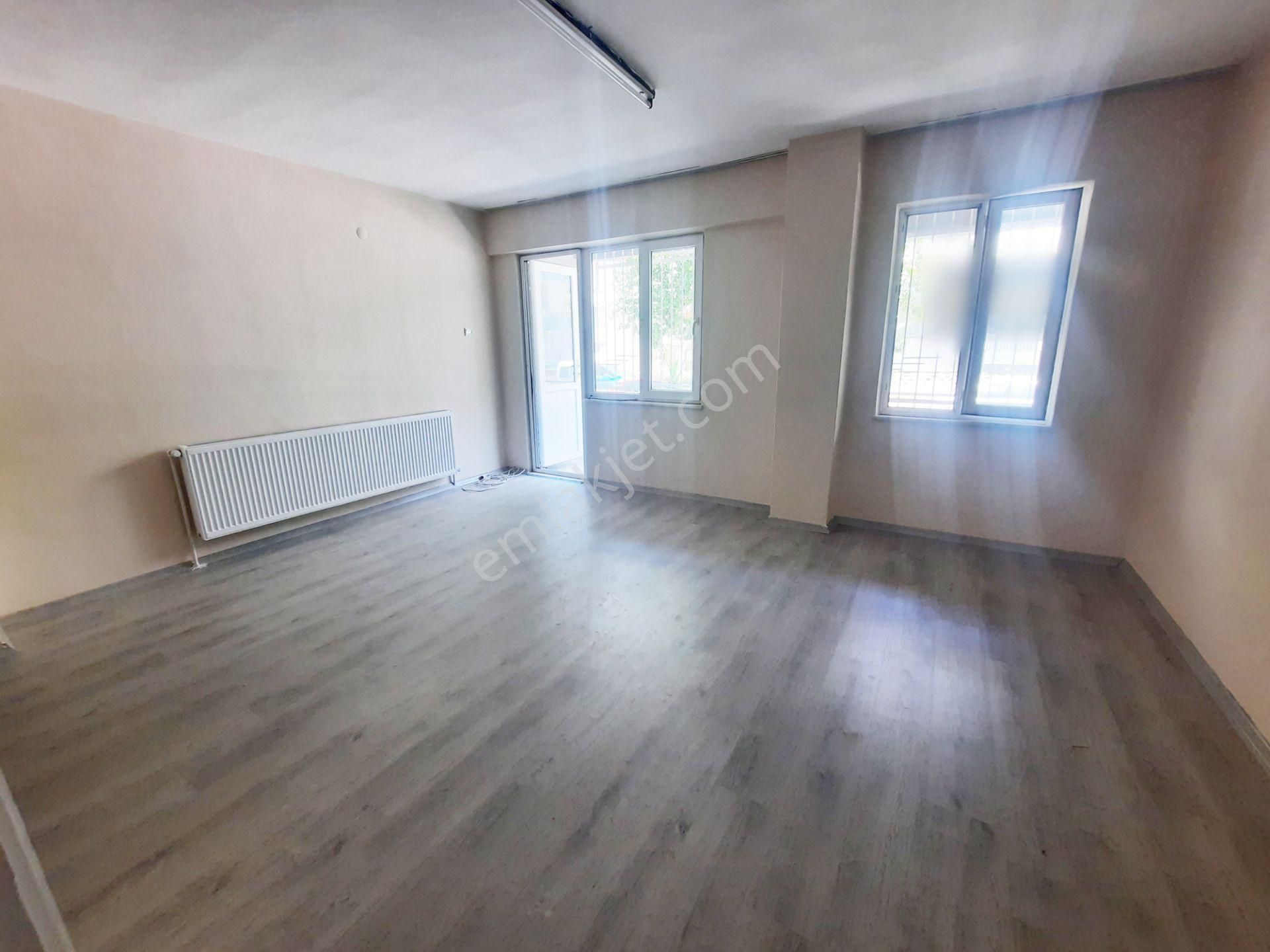 Şehir Merkezine Yakın, Doğalgaz Kombili,1.kat Daire..