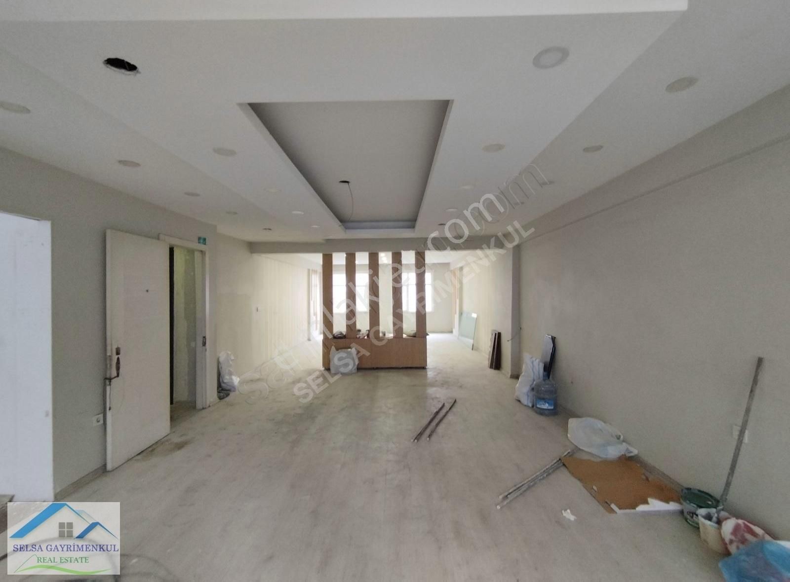 Bağlarbaşı Caddesinde 2.kat Asansörlü 65 M2 Ofis Katı.