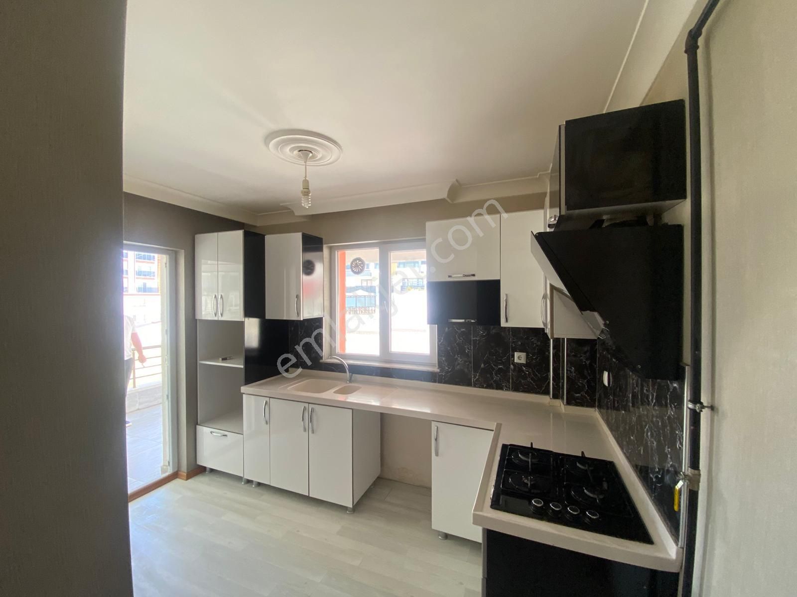 Keçiörende 3+1 3 Kat Konumlu İskanlı Geniş Balkonlu Satılık Daire