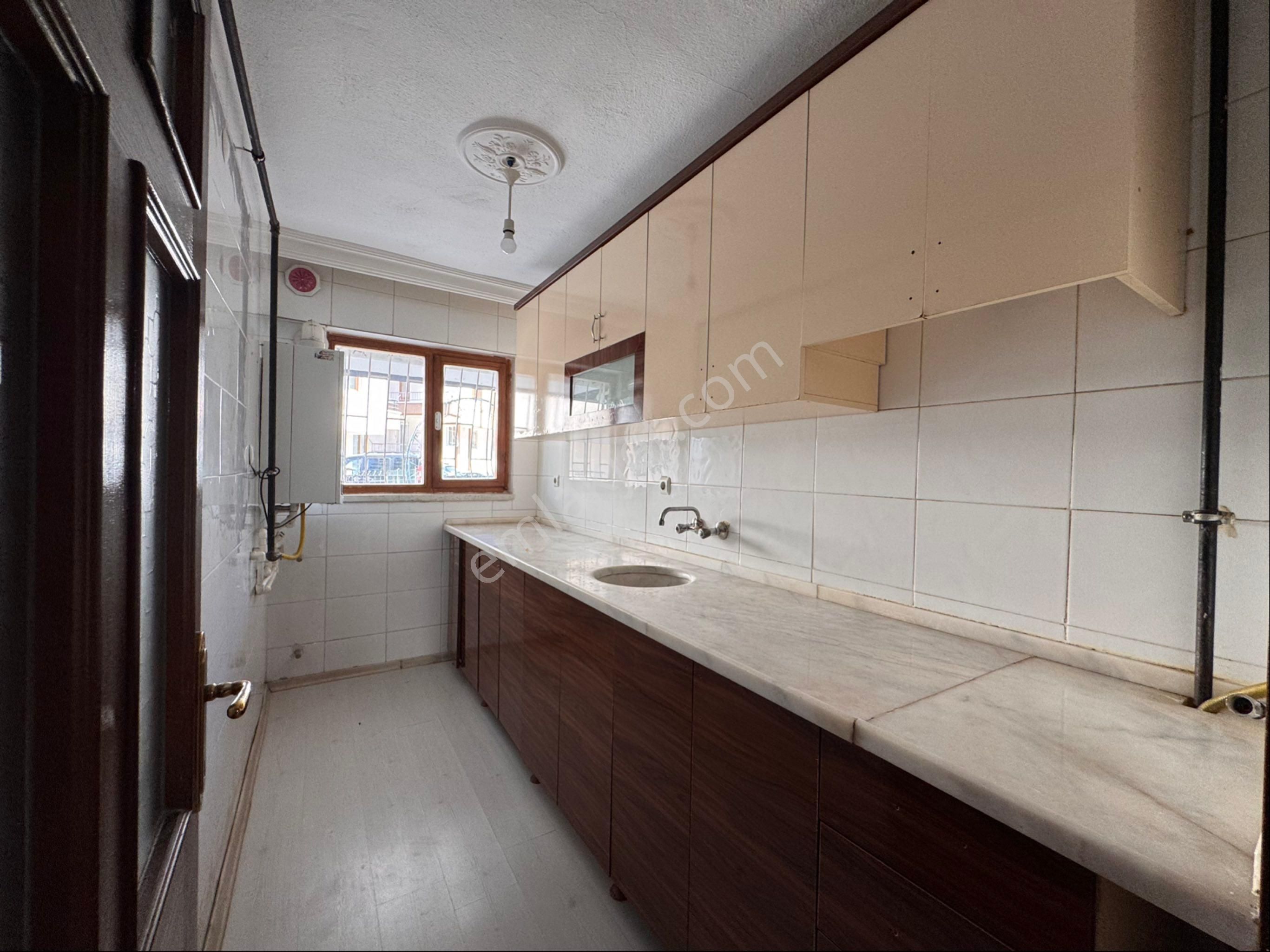 Ufuktepe Karakol Yanında Çarşı İçerisinde Giriş 1+1 Yatırımlık