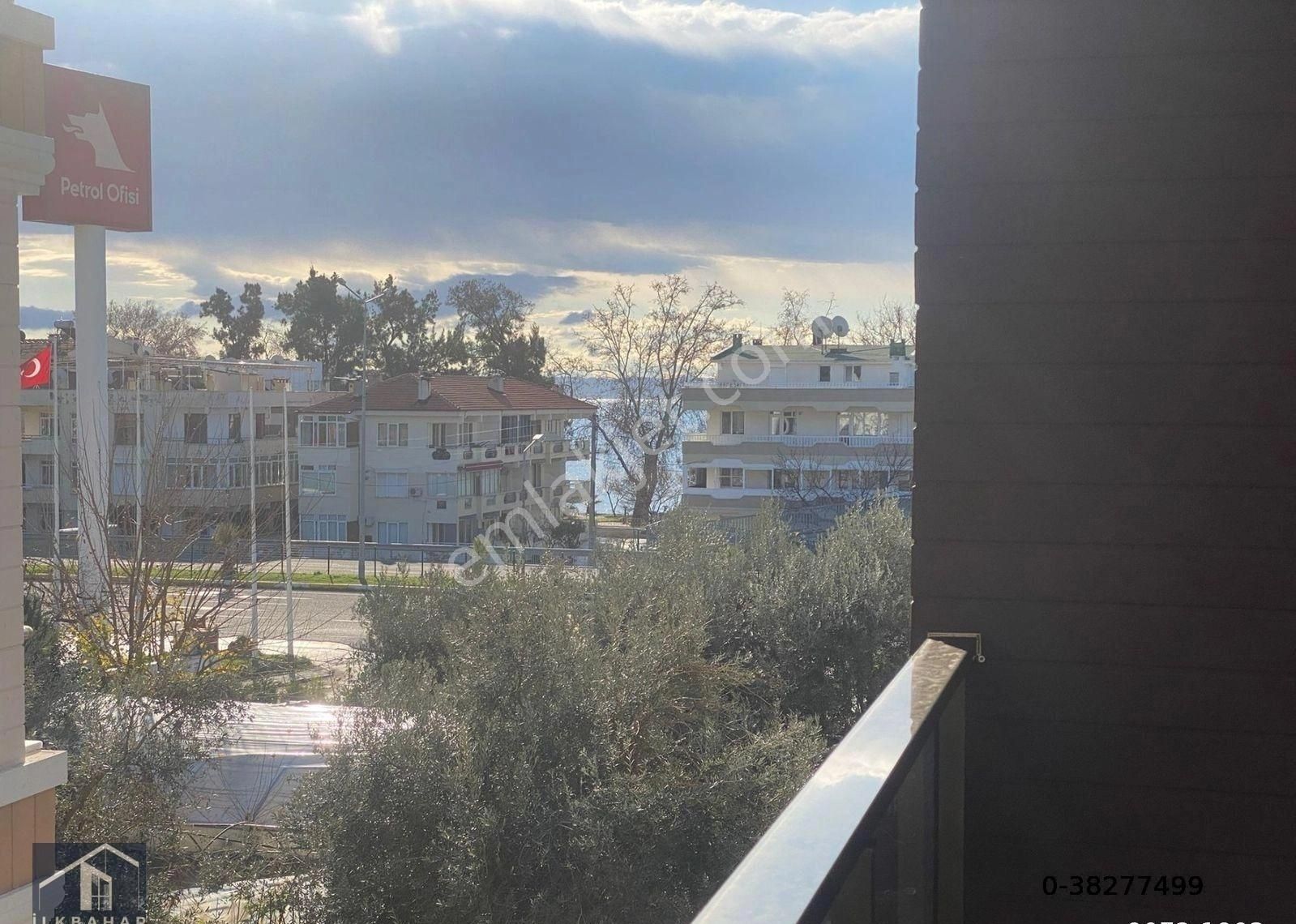 Altınoluk İlkbahar'dan Merkezde Denize 140m Asansörlü Sıfır Binada 1+1 Ayrı Mutfak Daireler