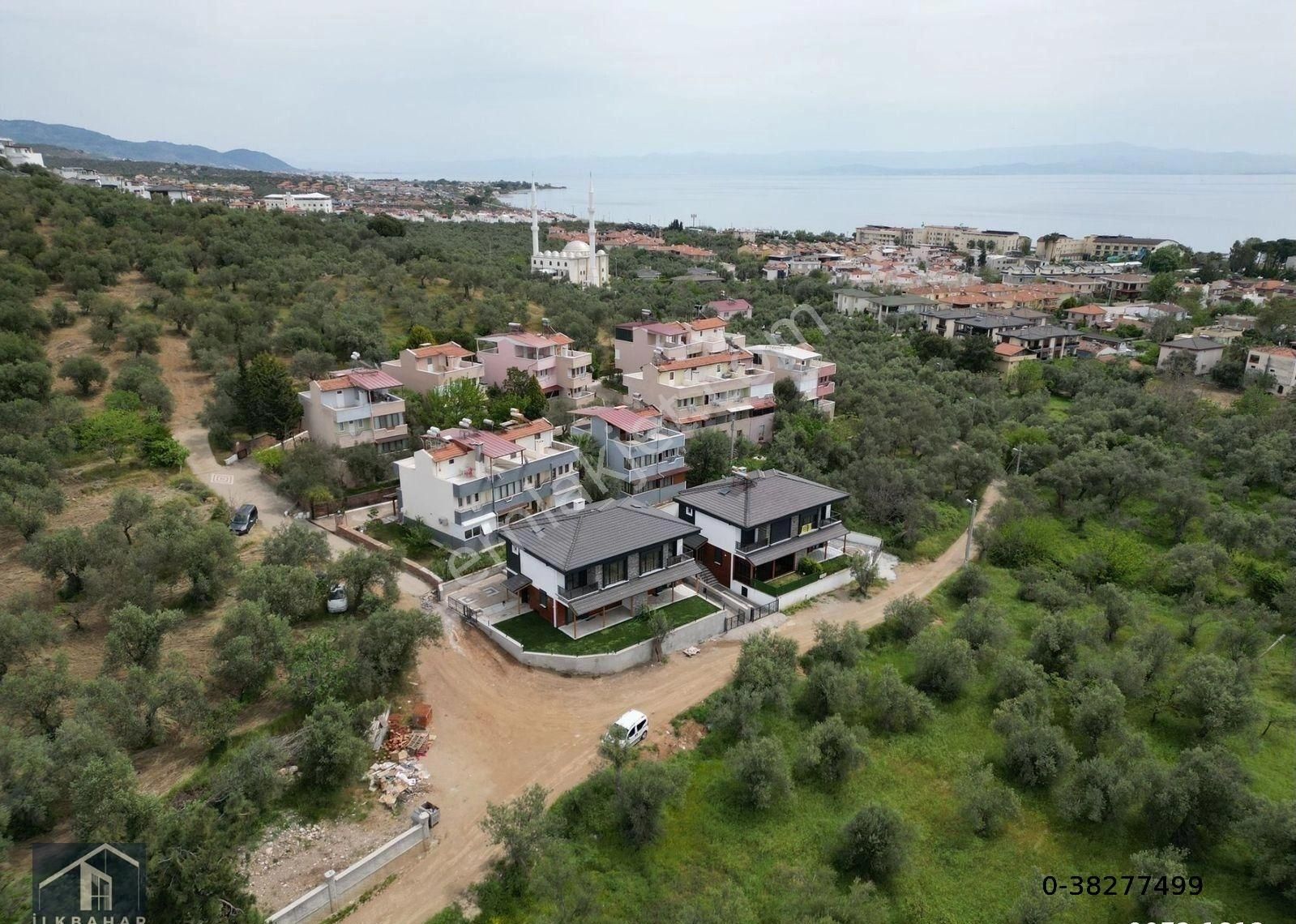 Altınoluk İlkbahar'dan Narlı'da Yeşilliğin İçinde Denize Yakın Huzurlu Bahçeli Garajlı Villa Projesi - Görsel 12