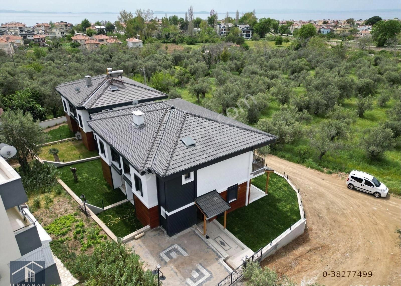 Altınoluk İlkbahar'dan Narlı'da Yeşilliğin İçinde Denize Yakın Huzurlu Bahçeli Garajlı Villa Projesi - Görsel 22