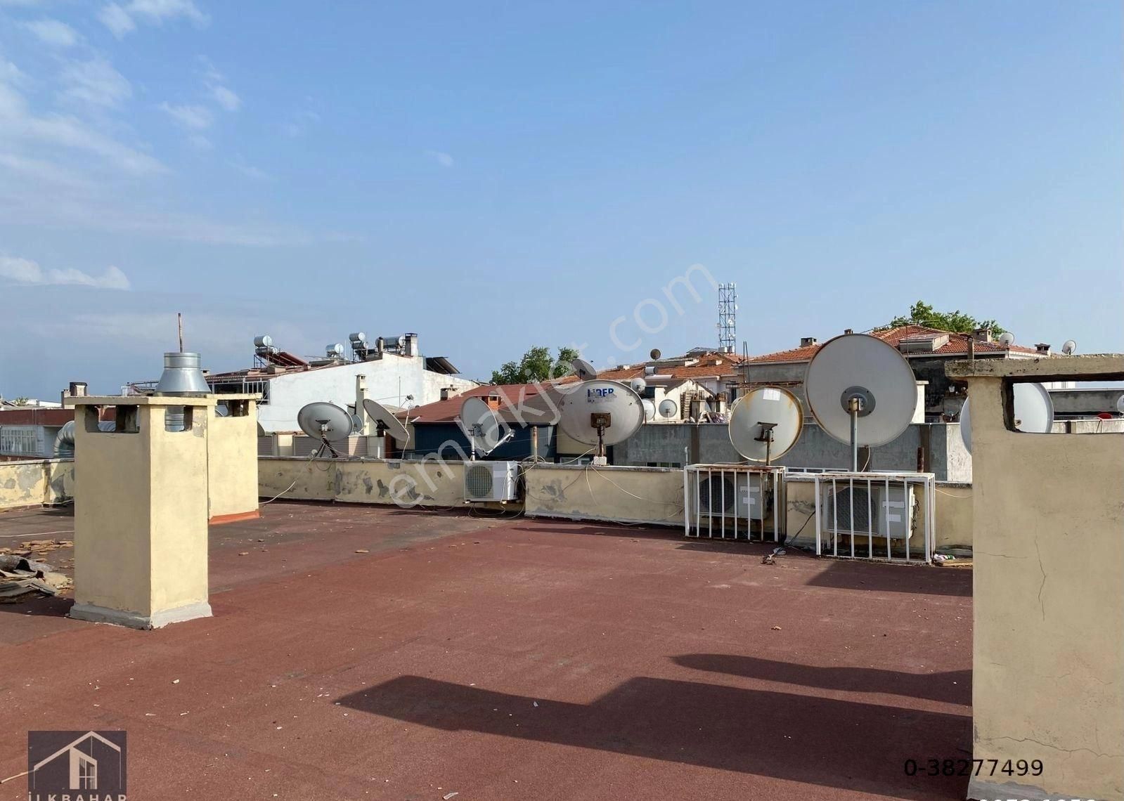 Altınoluk İlkbahar'dan Sahile 50mt Çarşı İçinde Geniş Ferah 2+1 Ayrı Mutfak Daire