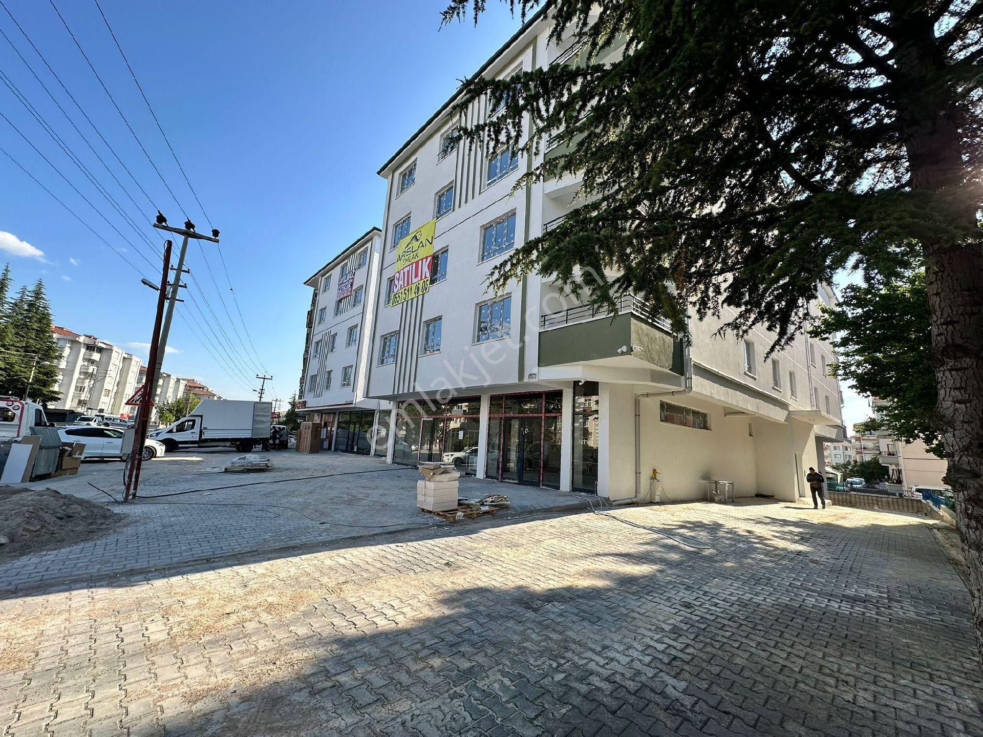 Merkezde Vatan Caddesi Cepheli Yeni Asansörlü Satılık Daire