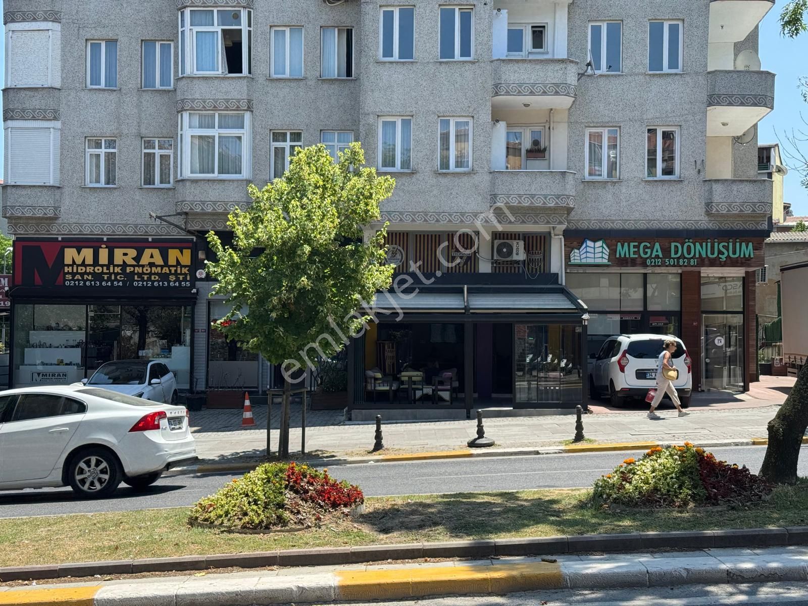 Eyüpsultan Bulvarı'nda 2 Katlı Devren Kiralık 200 M2 Dükkan