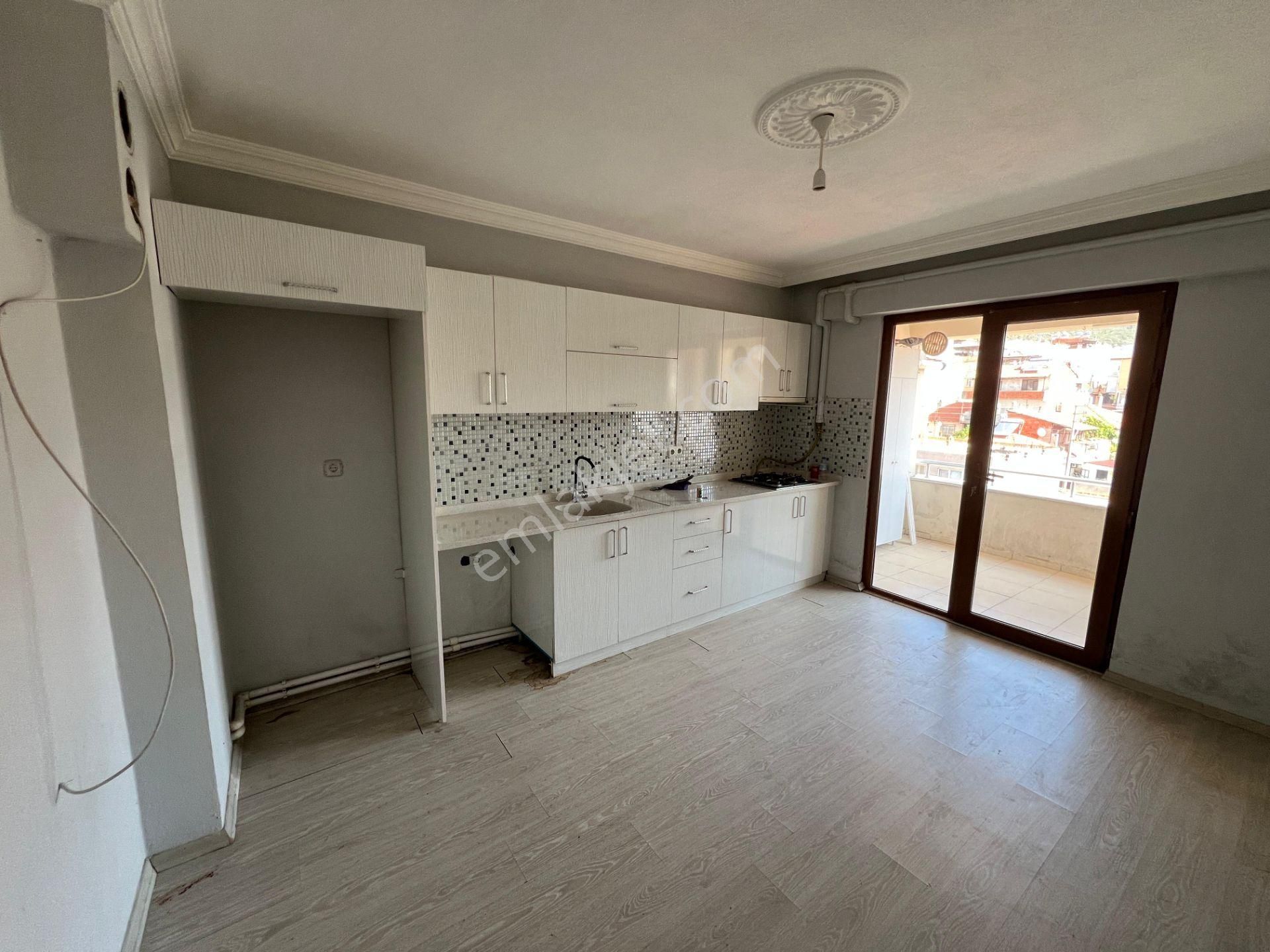 ▓jet'ten Edremit'te Ayrı Mutfaklı Doğalgazlı Kiralık 2+1 Daire