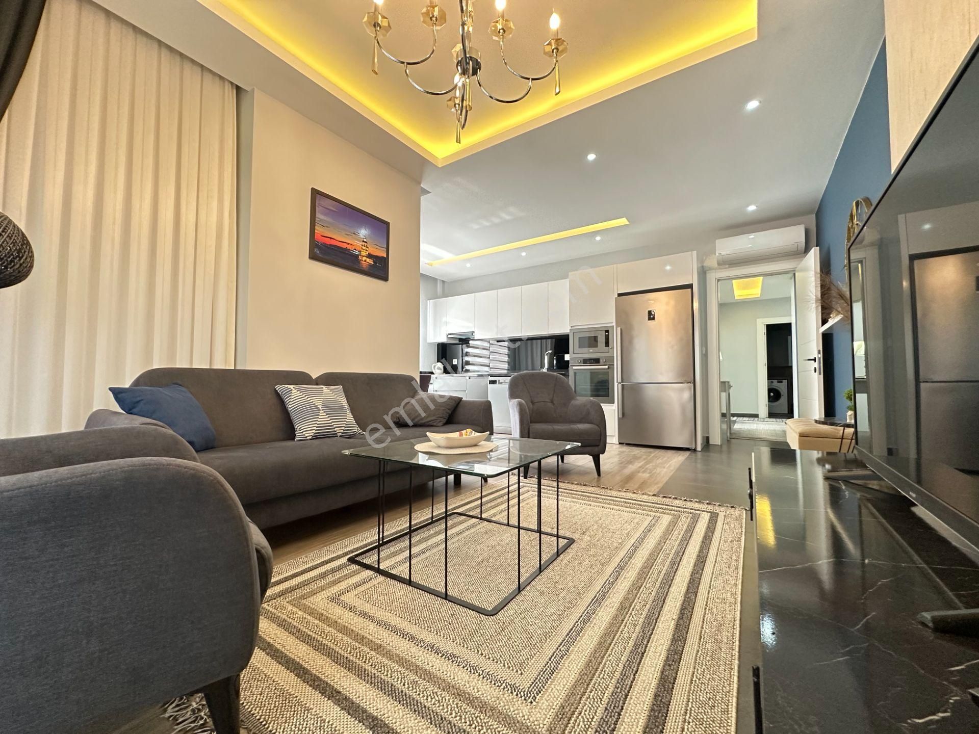 Mahmutlar'da Full Sıfır Eşyalı Lüks Denize 300 Mt. Daire
