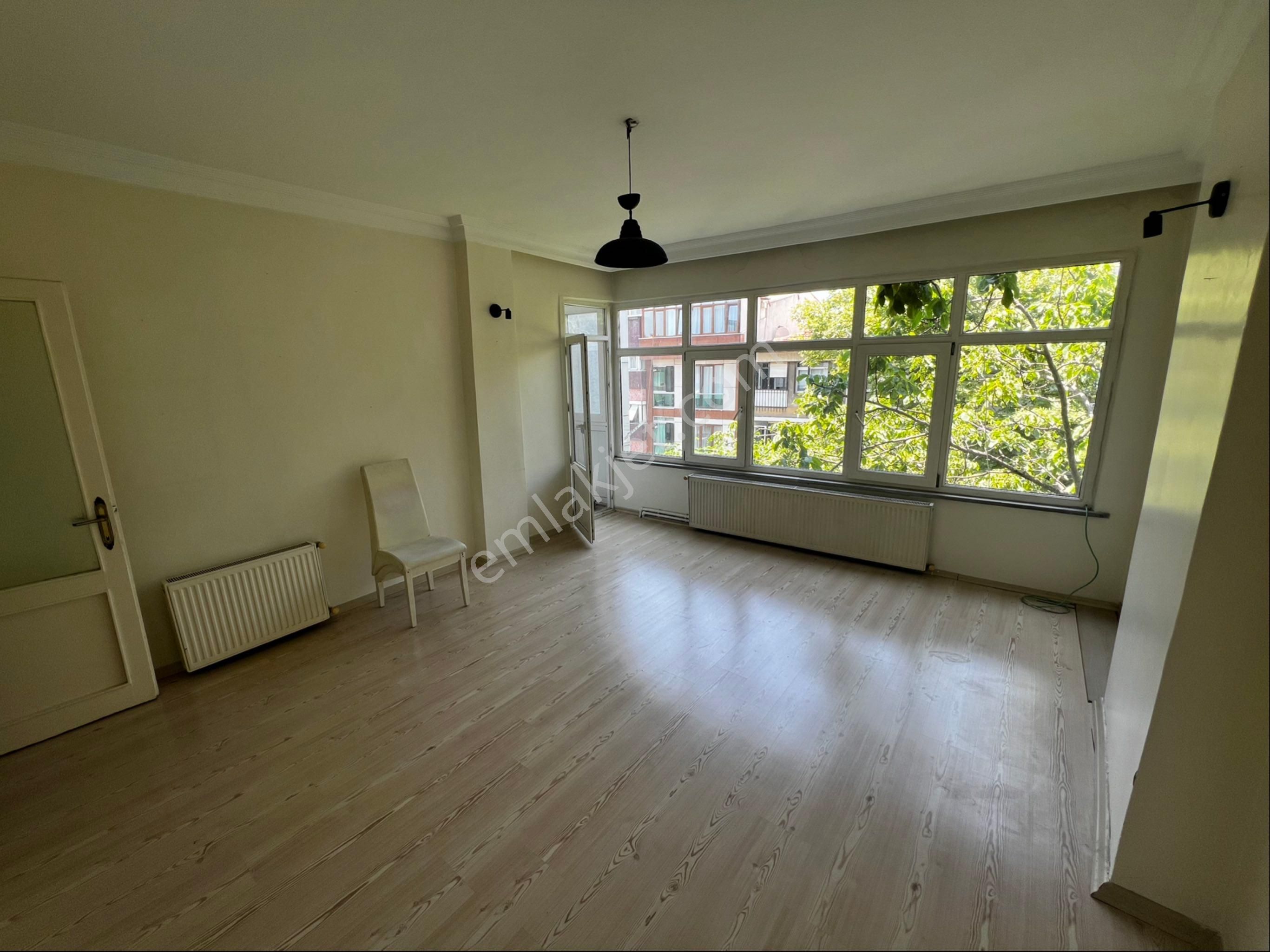 Naz Emlaktan Zeynep Kamil Hastanesi Karşısında 2+1 Kiralık Daire