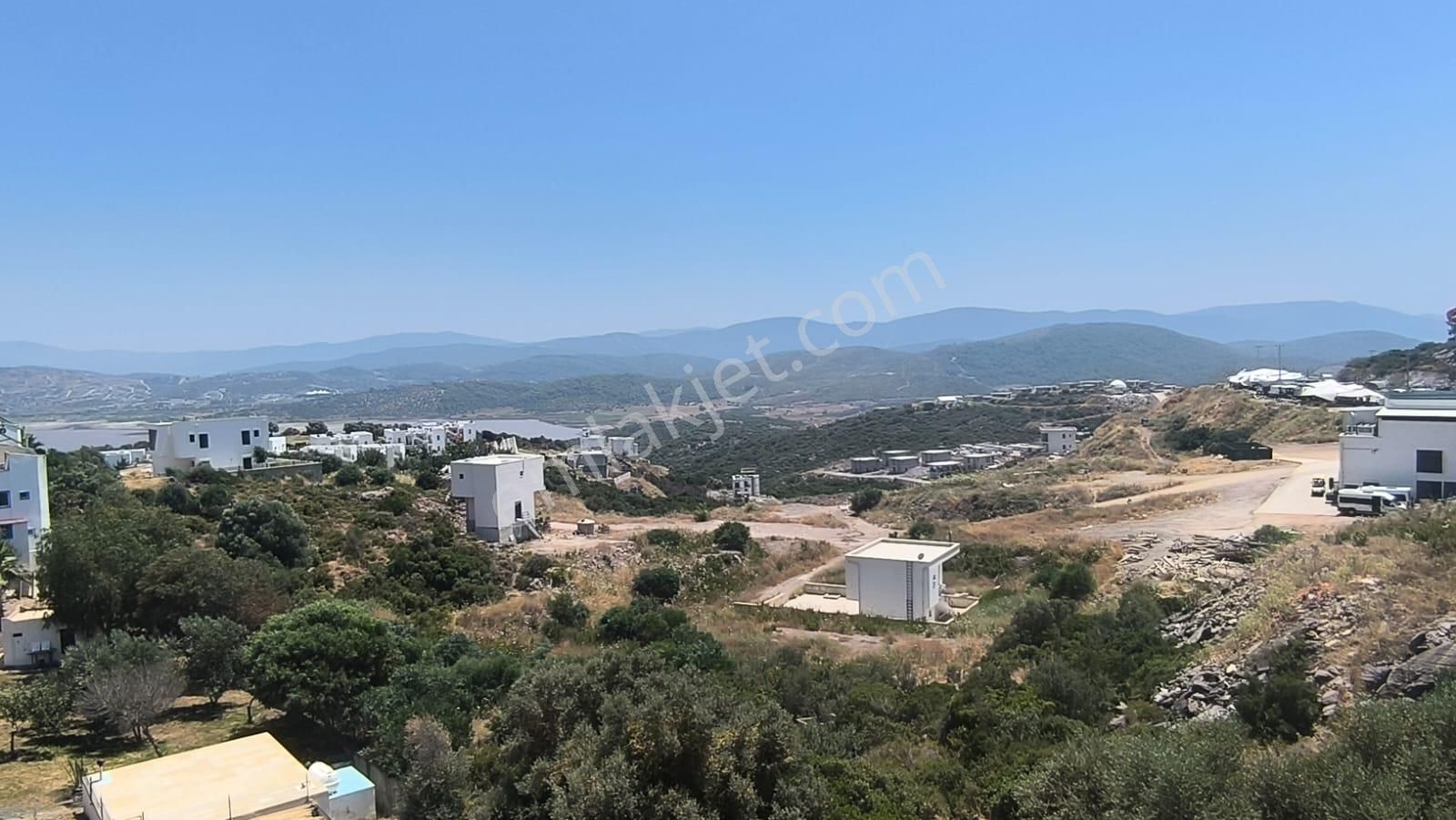 Site İçerisinde Merkezi Konumda Ferah Dubleks Bahçeli Villa - Görsel 12