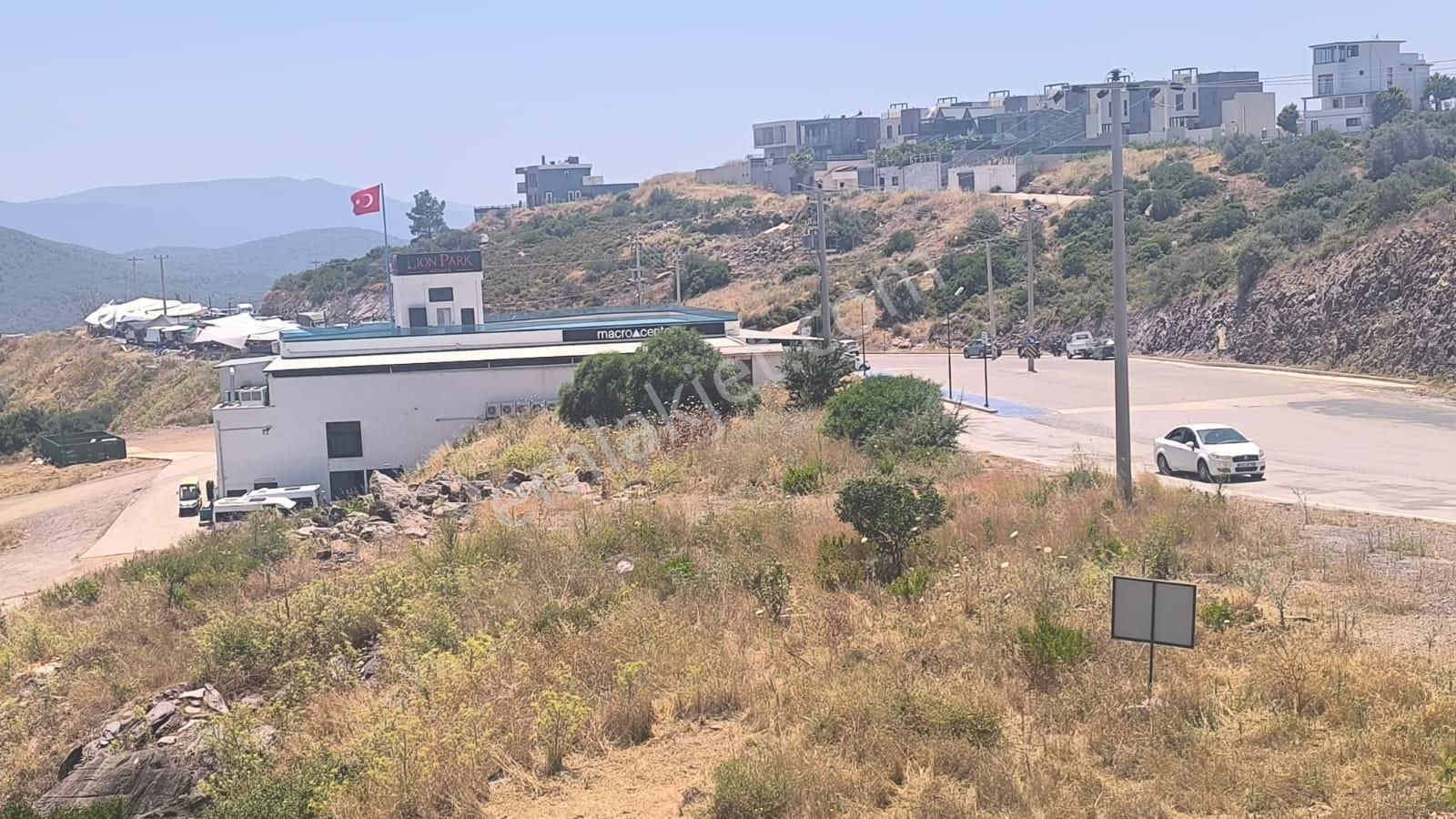 Site İçerisinde Merkezi Konumda Ferah Dubleks Bahçeli Villa - Görsel 20
