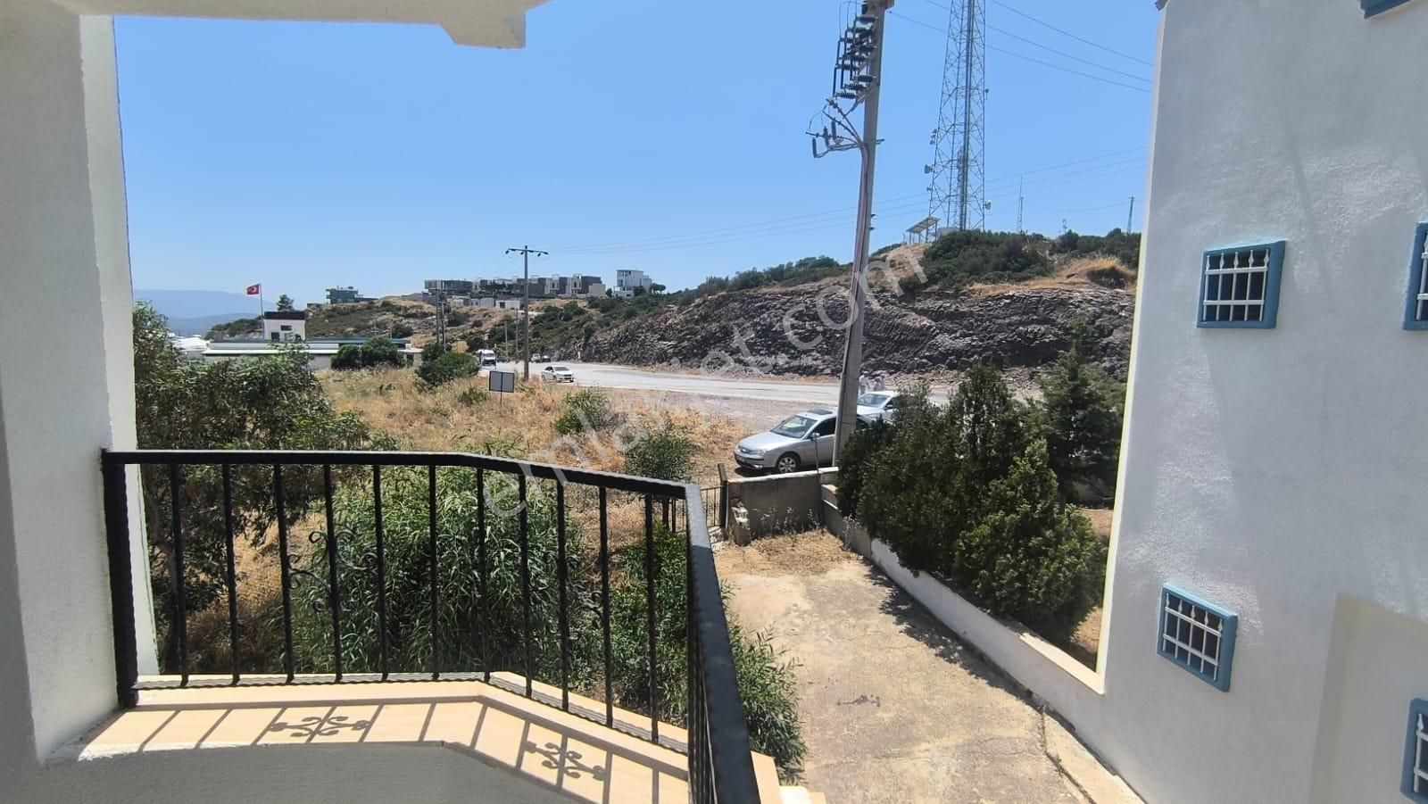 Site İçerisinde Merkezi Konumda Ferah Dubleks Bahçeli Villa - Görsel 30
