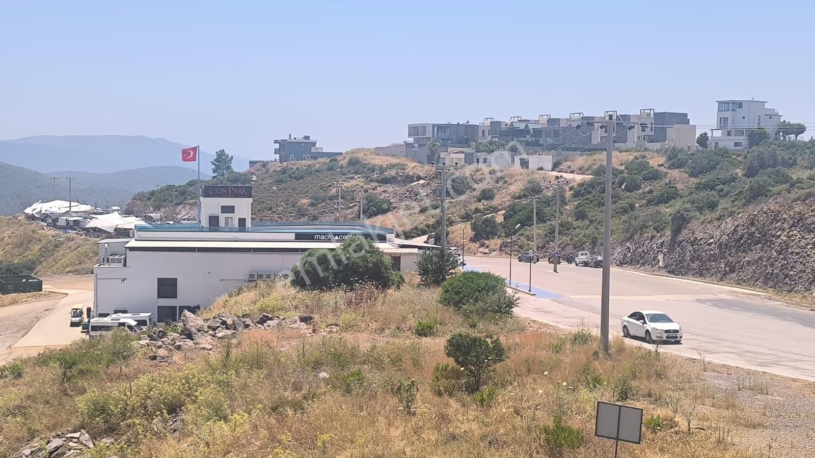 Site İçerisinde Merkezi Konumda Ferah Dubleks Bahçeli Villa - Görsel 7