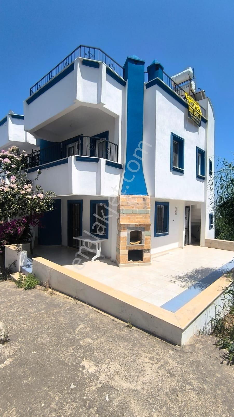 Site İçerisinde Merkezi Konumda Ferah Dubleks Bahçeli Villa