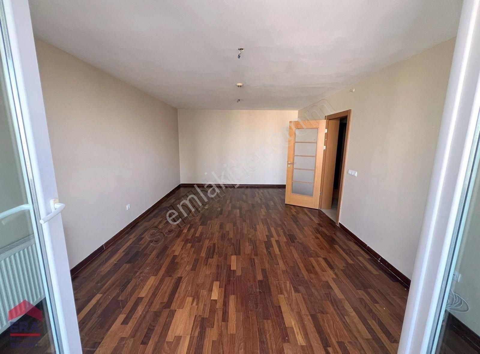 Solarkent Güvenlikli Havuzlu Sitede 2+1 Kapalı Mutfak Balkonlu