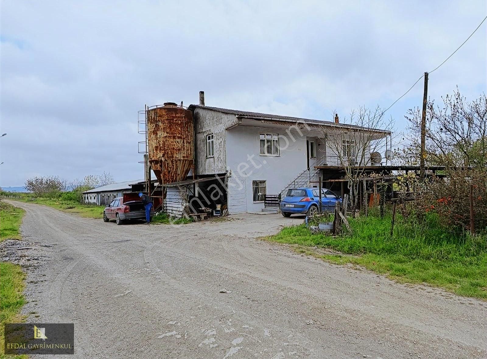 Bu Fırsat Kaçmaz İmarlı Arsa Ve Hazır Kurulu 10 Binlik Tavuk Çif