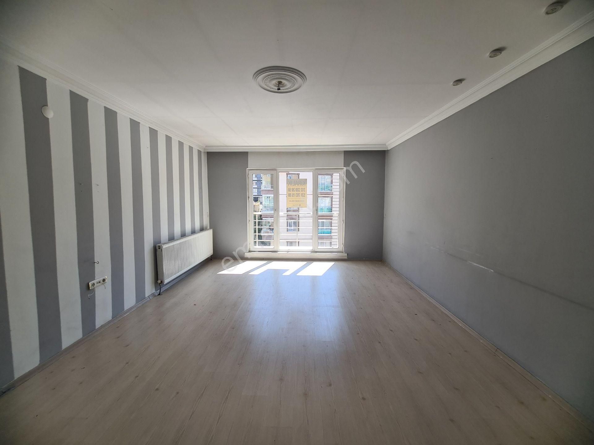 Karakeçili Cd. Üzeri Ön Cephe Geniş Balkon 2-banyolu Kiralık 3+1