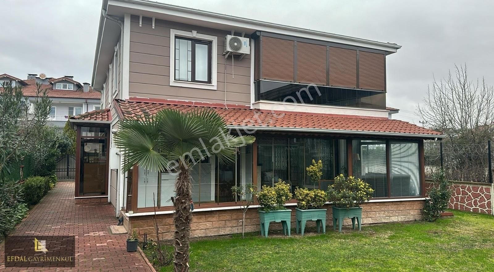 Serdivan Avm Yakını Müstakil 360 M2 Arsa Paylı Villa