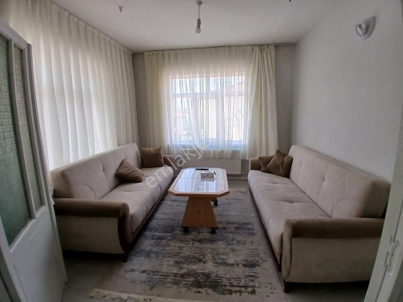 Akçay Emlak'tan Akşehir Çarşı Merkezde Eşyalı Kiralık 2+0 Daire