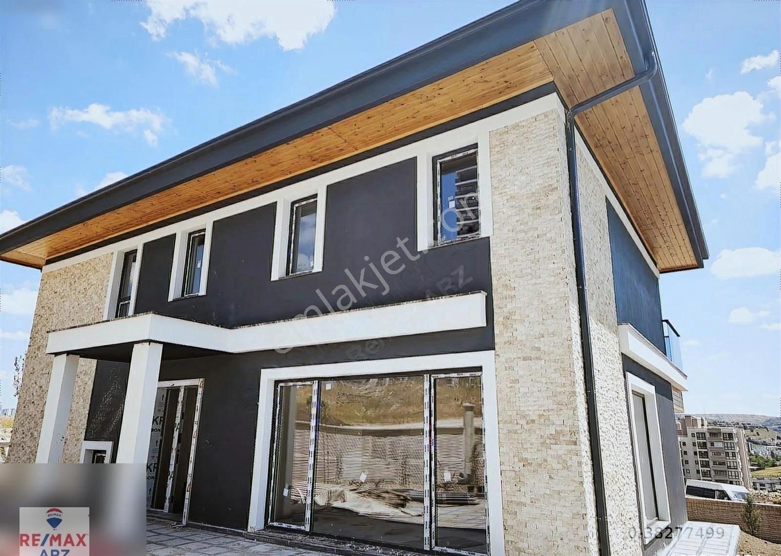 Çankaya Alacaatlıda Site İçerisinde Satılık Sıfır 4+1 Villa