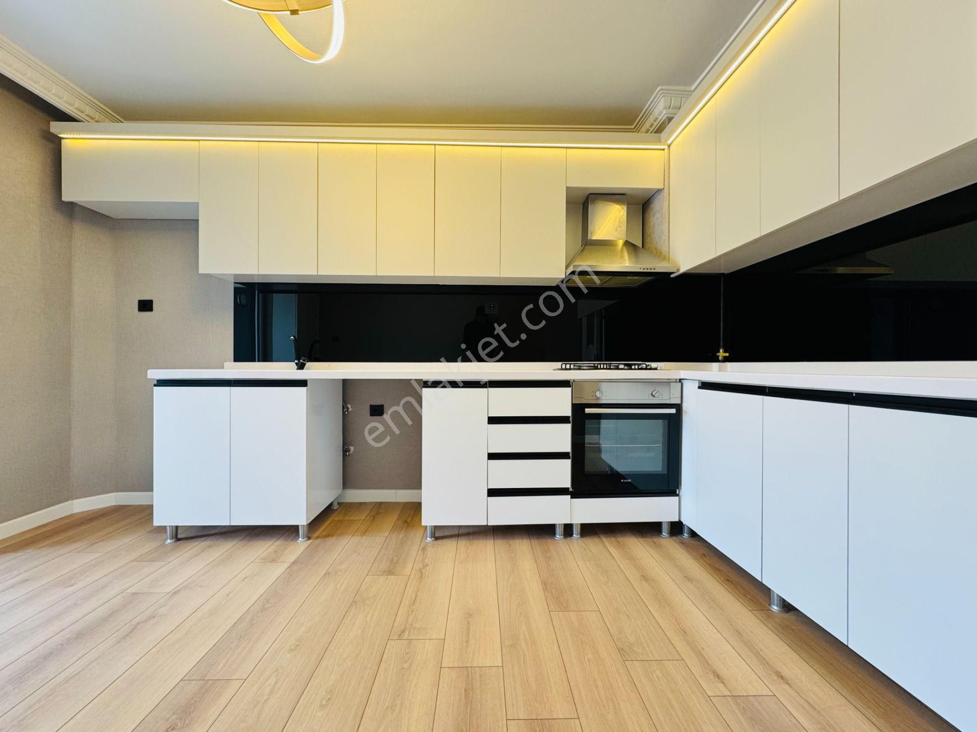 Nam-ak Emlak'tan Merkezde 4+1 Masrafsız Site Dairesi