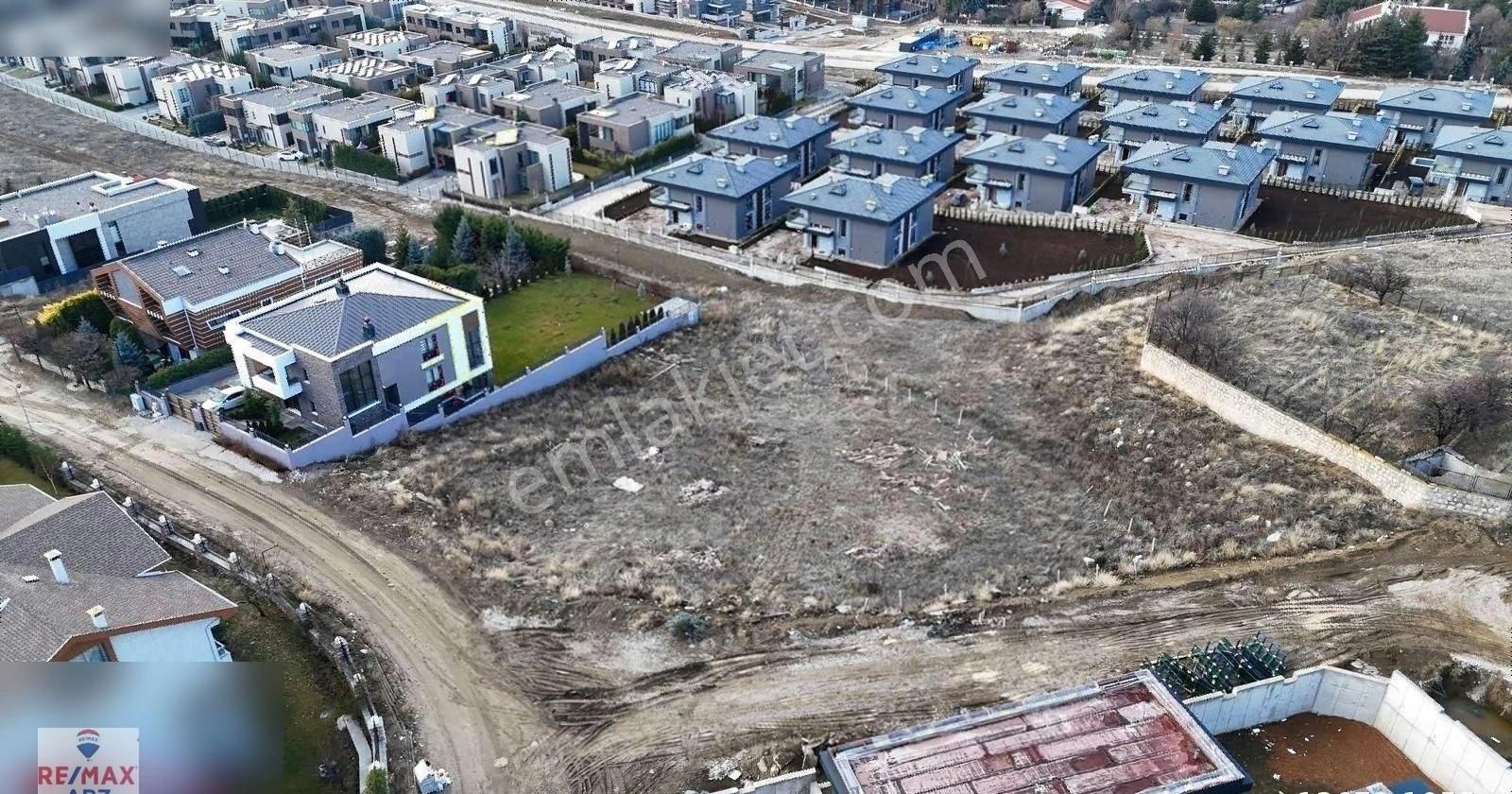 İncekte Prestijli Konumda, 3 Cepheli Villa İmarlı Satılık Arsa!