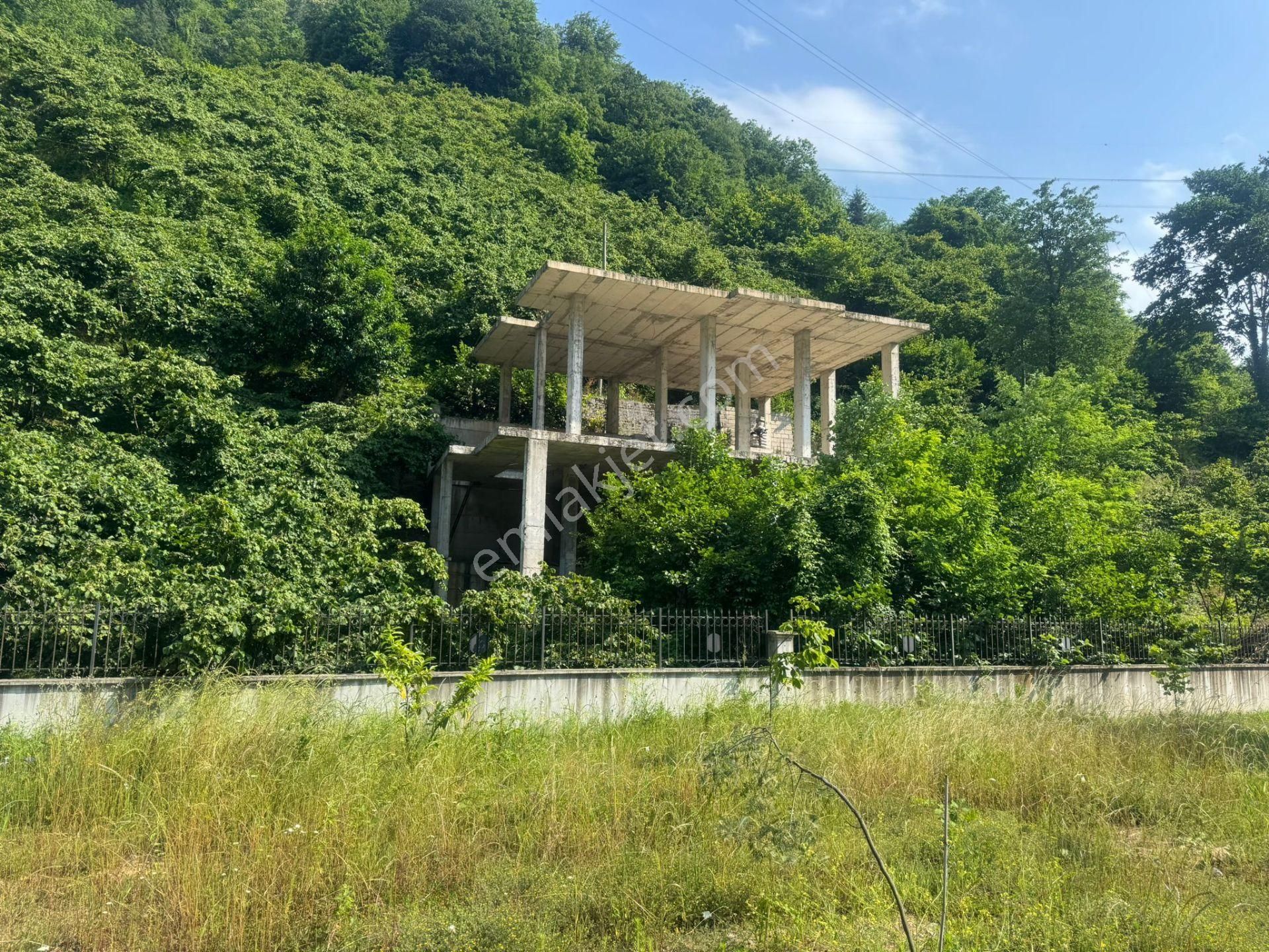 İnanç Emlaktan Merkez Orhaniye Köyünde İçinde Kaba İnşaatı Başlanmış Ev İle 260 M2 Satılık Arsa