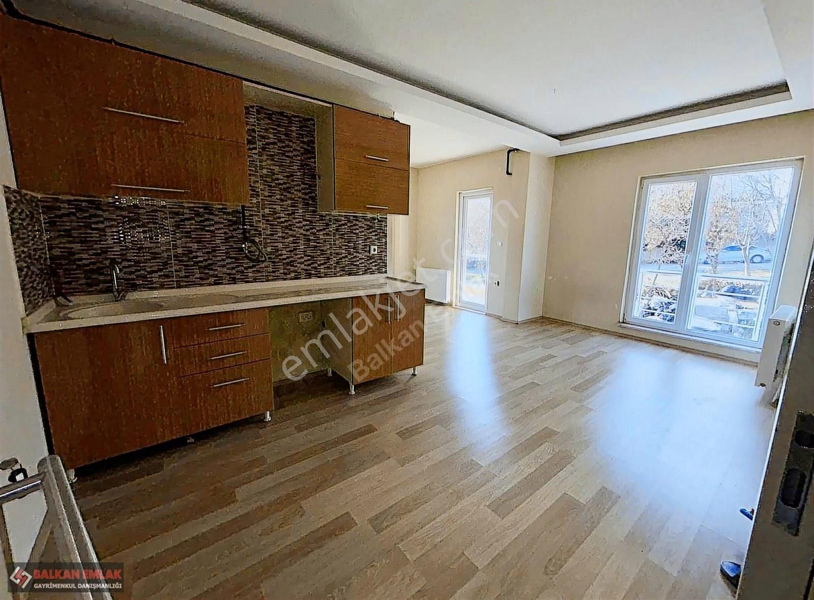 Bursa Görükle Trio Çıvarında 90 M2 Kullanışlı Teraslı Dublex