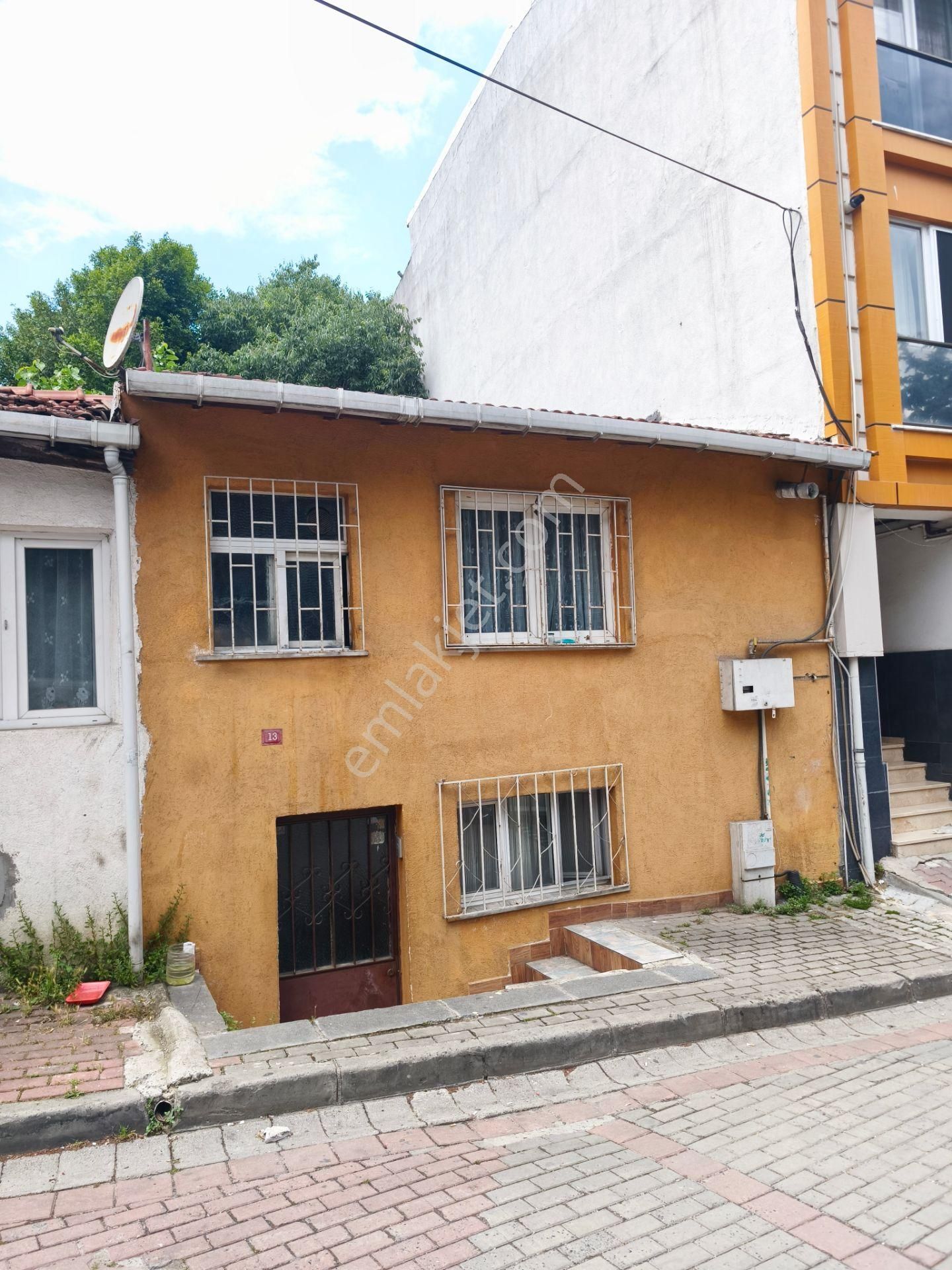 Eyüp Nişancı Metrobüse 5dk, 2 Katlı , 4 Odalı , Bahçeli , Müstakil Ev