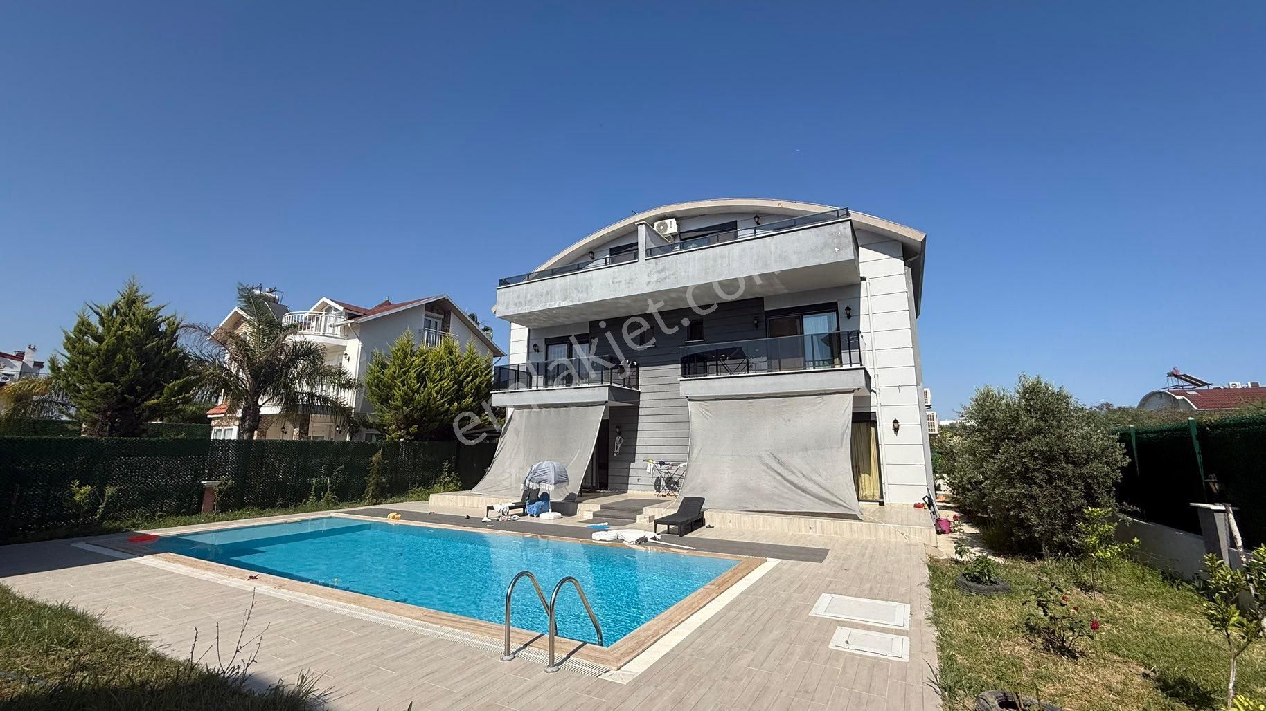 Kadriyede Bakımlı İkiz Villamız Kiralıktır.