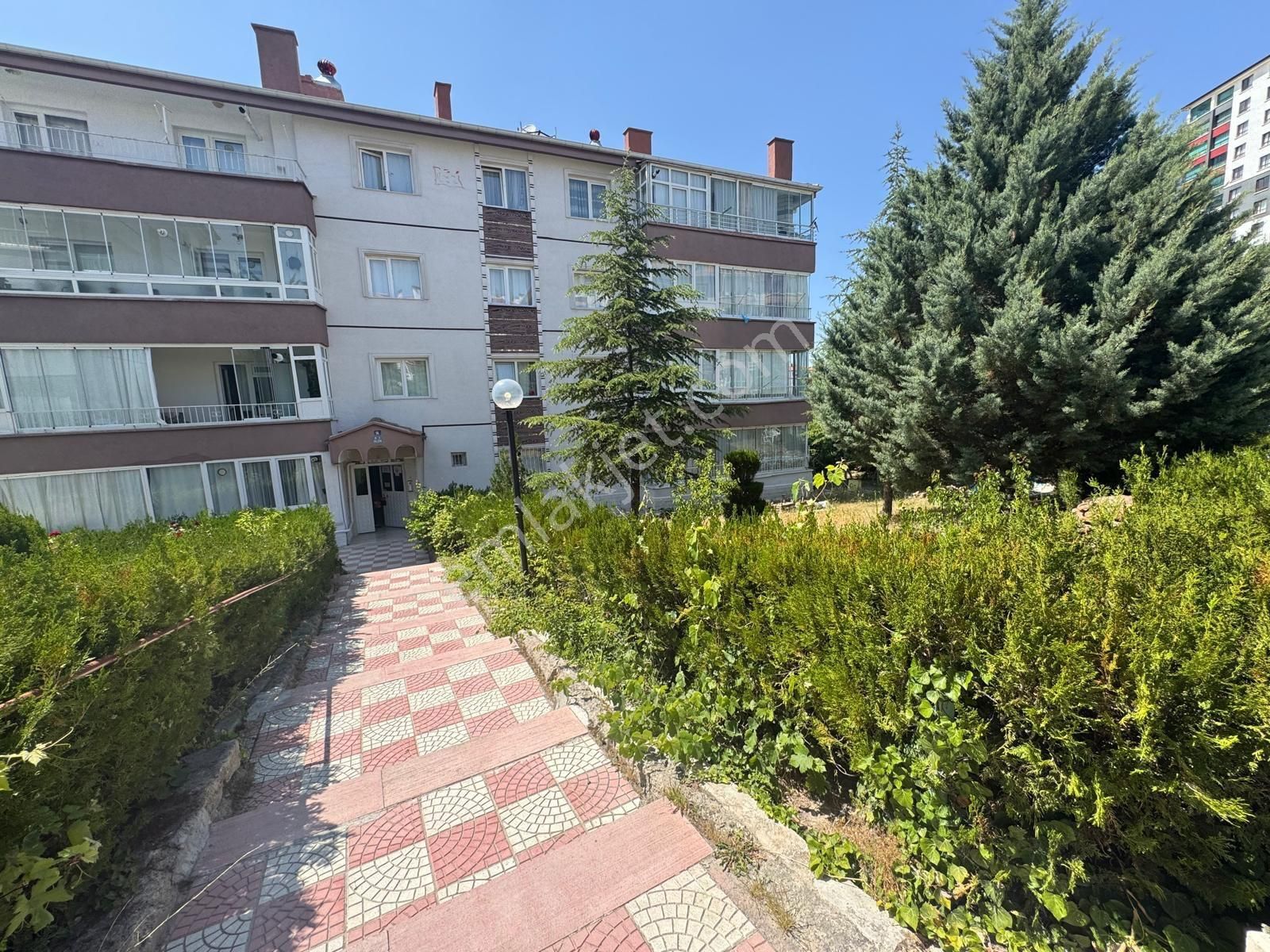 Yeni Çınar Emlak'dan Site İçerisinde 2+1 Yüksek Giriş
