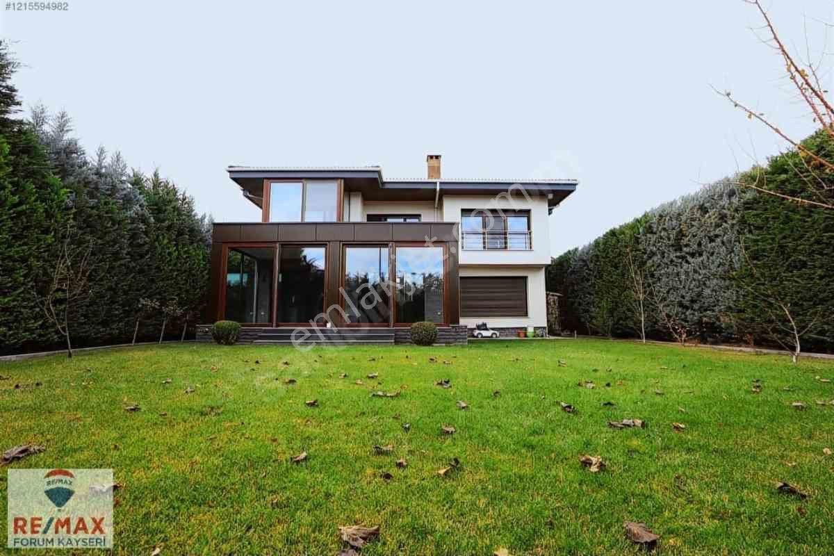 Talas Paraşüt Alan Yanı-site İçerisinde-satılık Ultra Lüks Villa