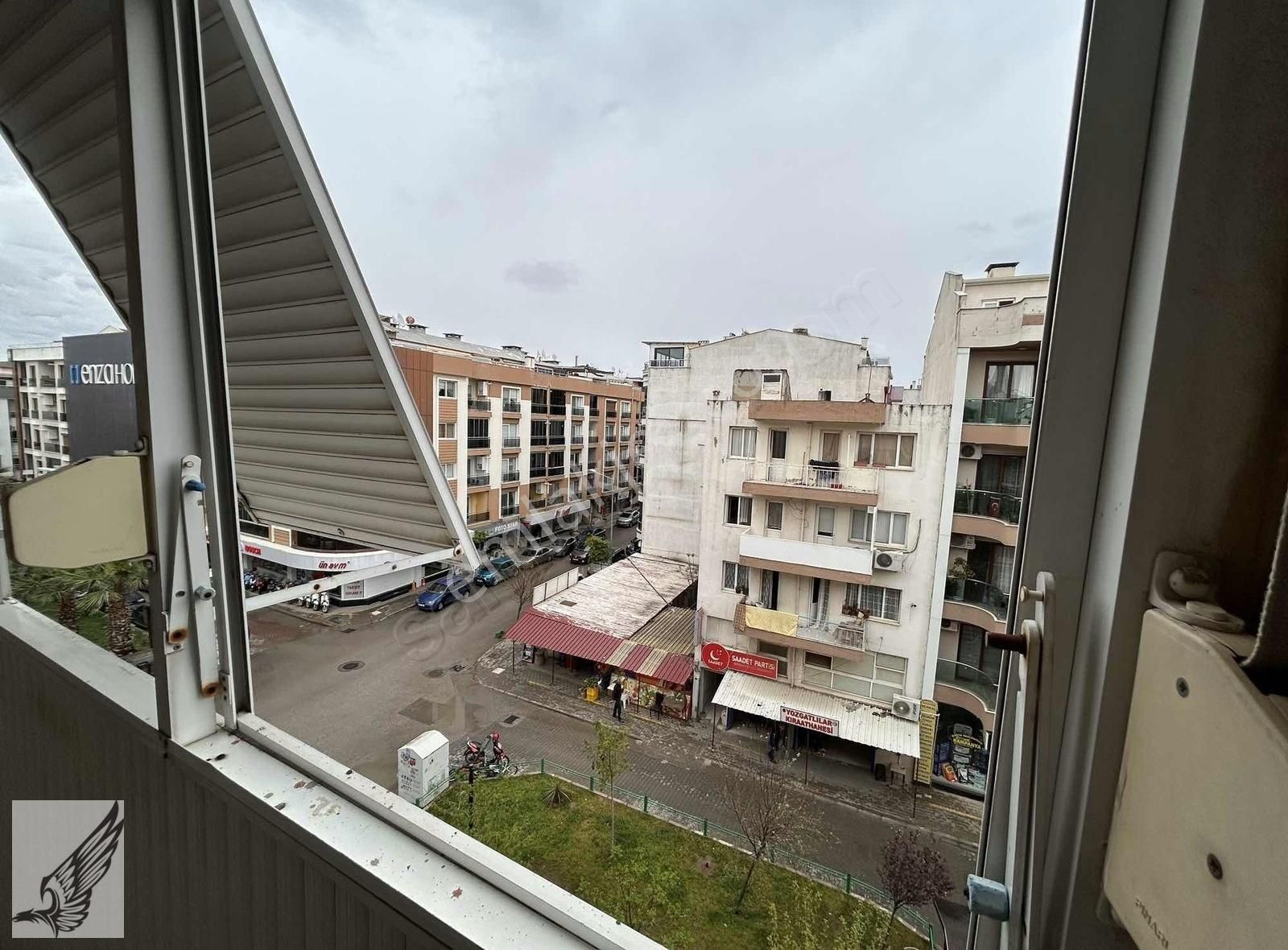 Seferhisar Çarşı Merkezde 3+1 Daire - Görsel 5