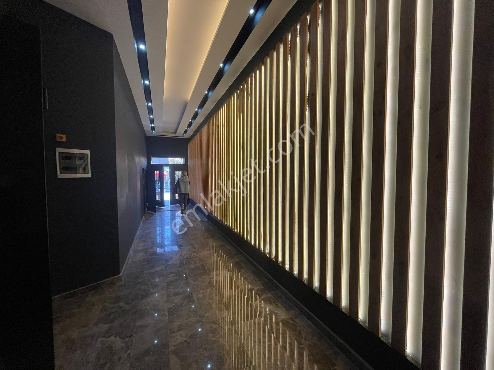 Kuşadası Davutlar Merkezde Satılık 1+1 Daire