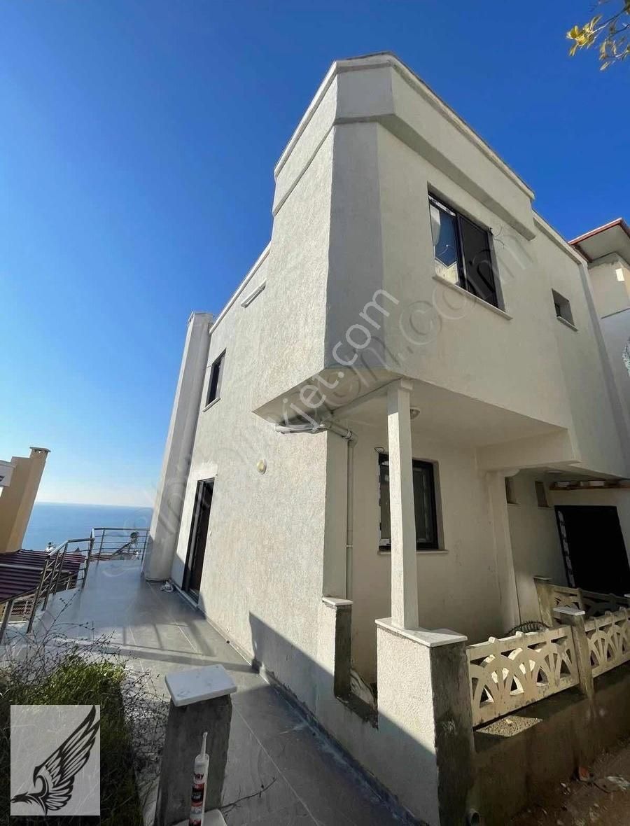 Banksis Sitesinde 4+2 Deniz Manzaralı Full Tadilatlı Villa