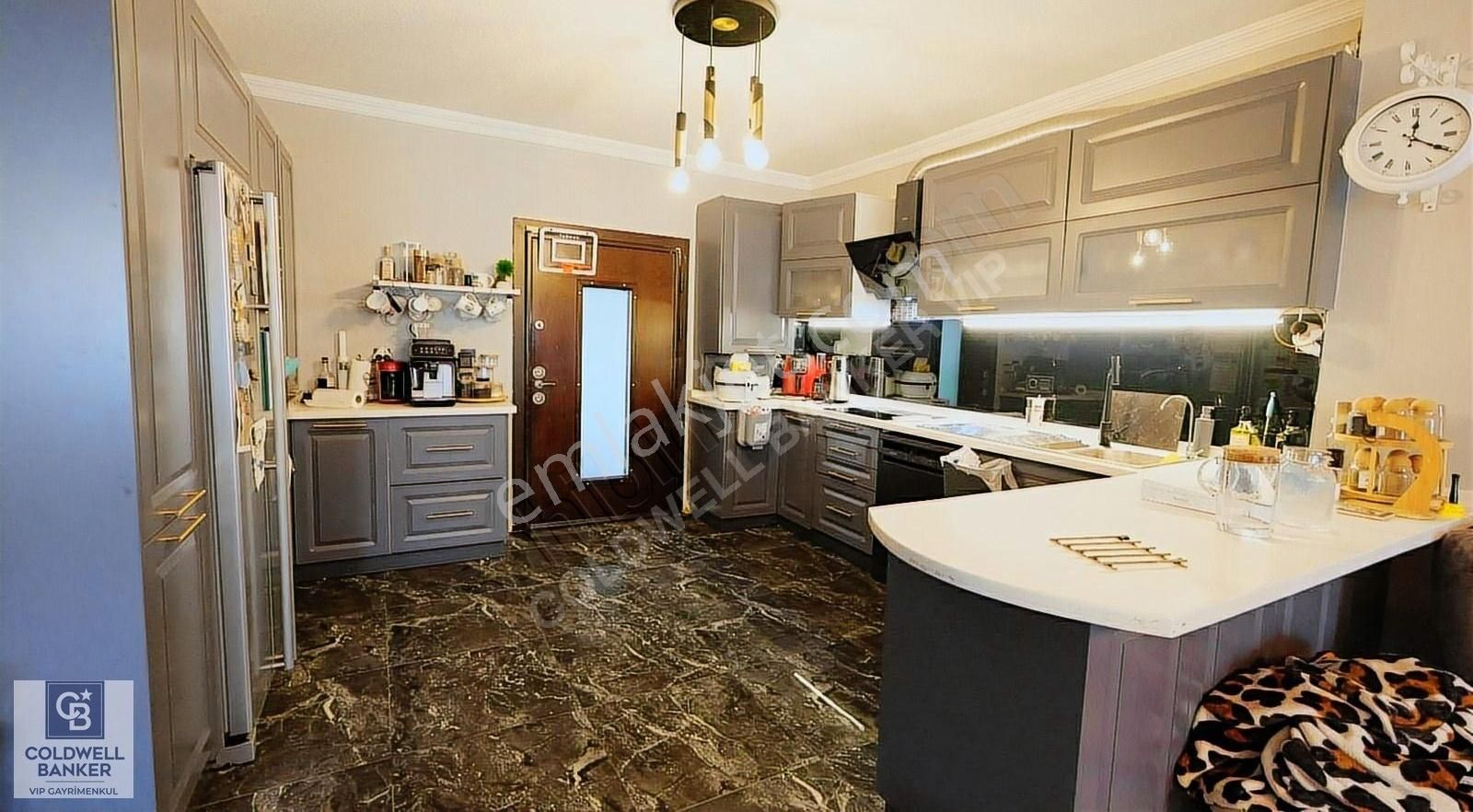 Çayyolu'nda İlko Sitesinde 4 Katlı Bahçeli Villa