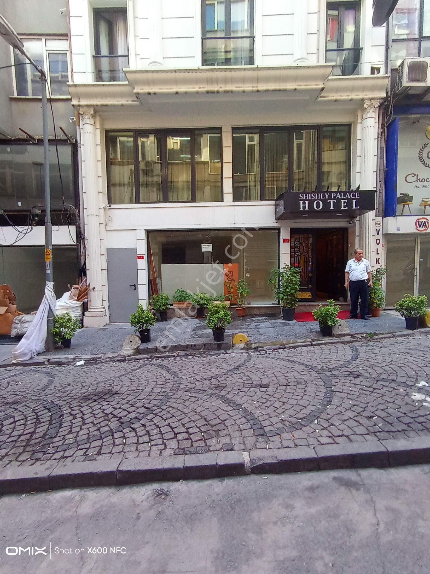 Kiralık Mağaza Güzellik Salonu Ve Diş Dispanseri