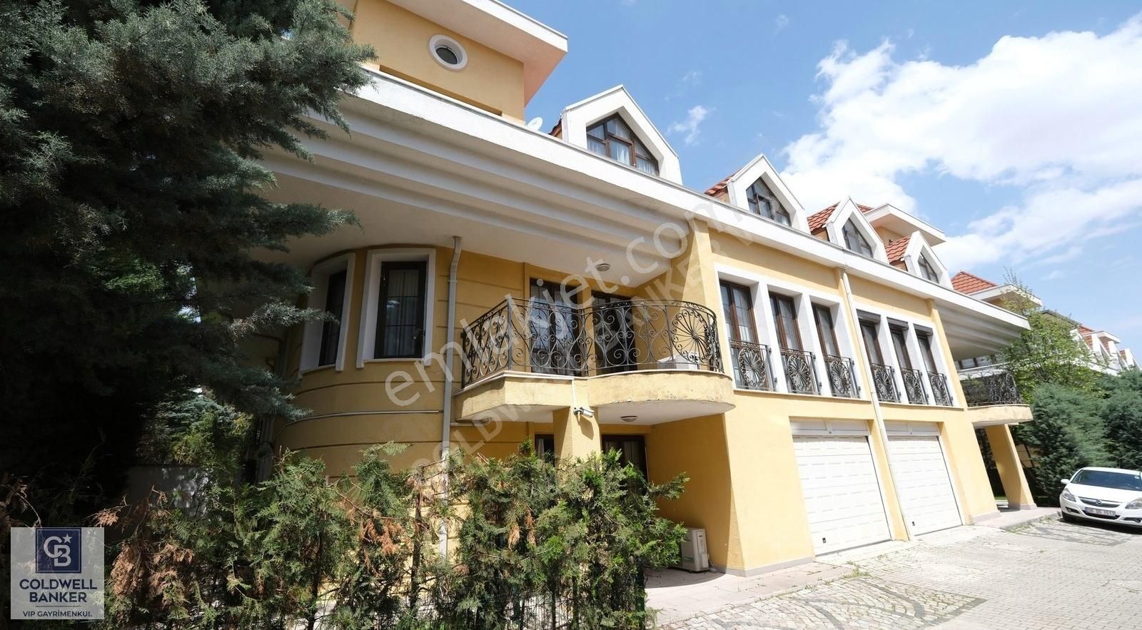 Bağlıcada Boş/kiracısız 5+2 Lüks Satılık Villa