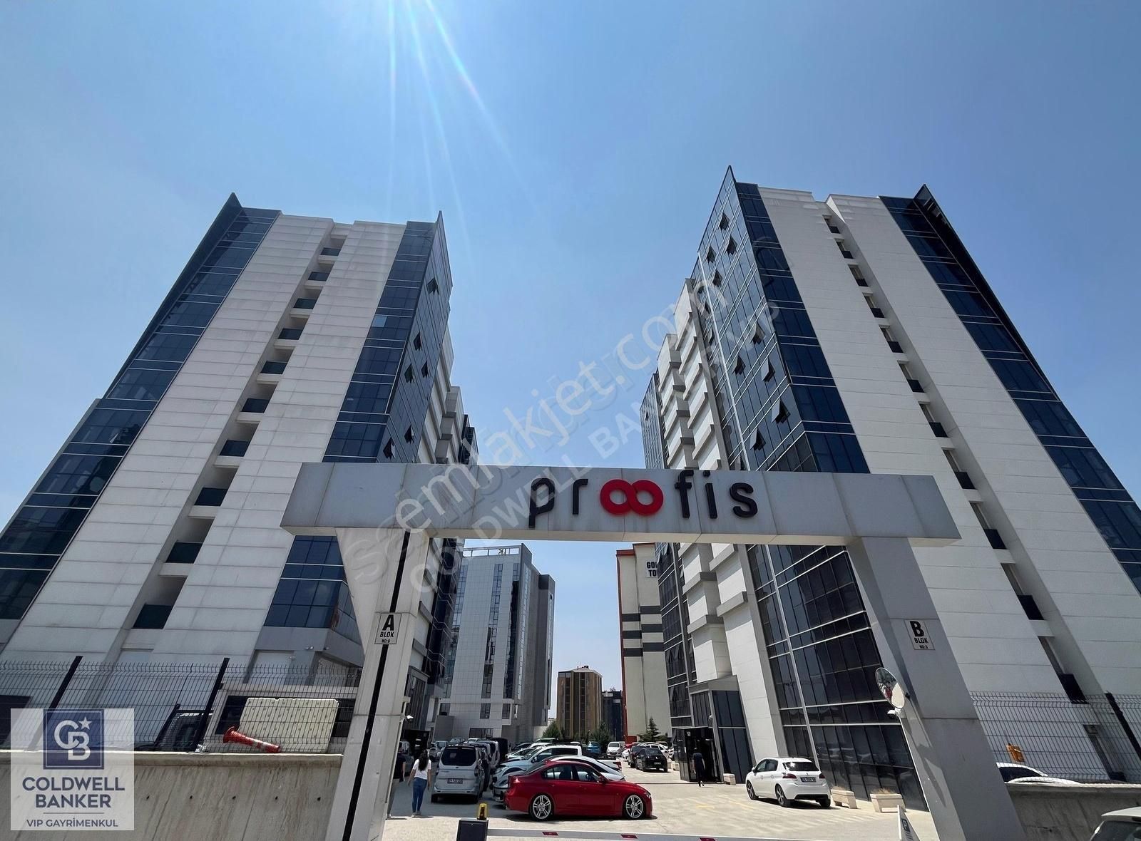 Proofis B Blok'ta Güney Cephe Köşe Kiracısız 1+1 Satılık Ofis