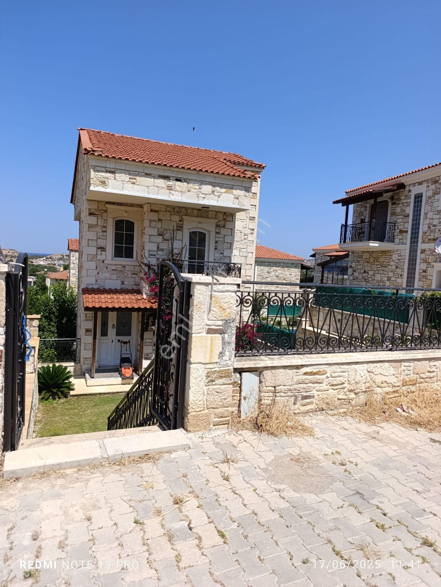 Foça Atatürk Mah 4+1 Satılık Sıfır Müstakil Taş Villa