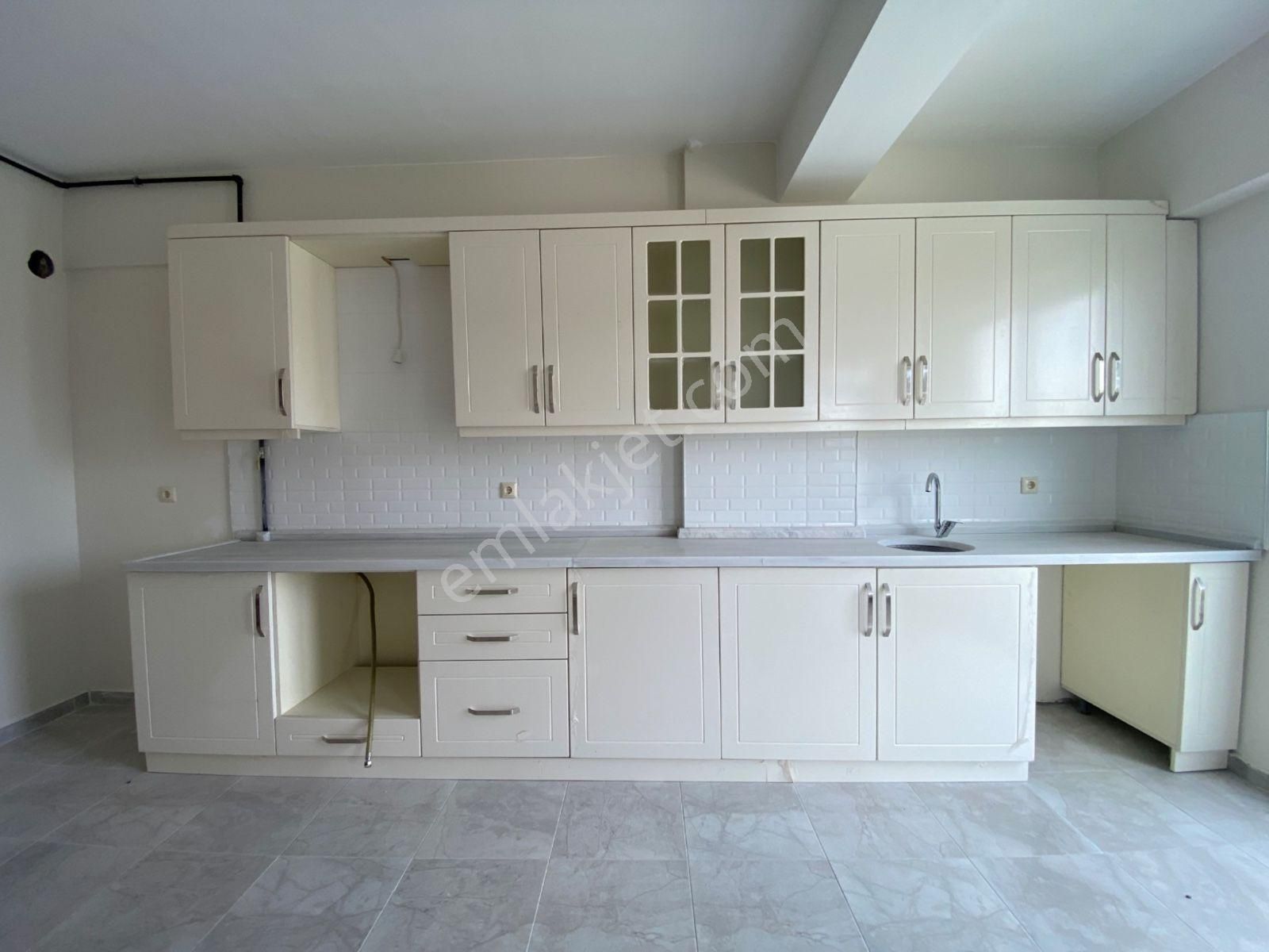 Buharada Ana Cadde Üzerinde 3+1 Sıfır Satılık Daire
