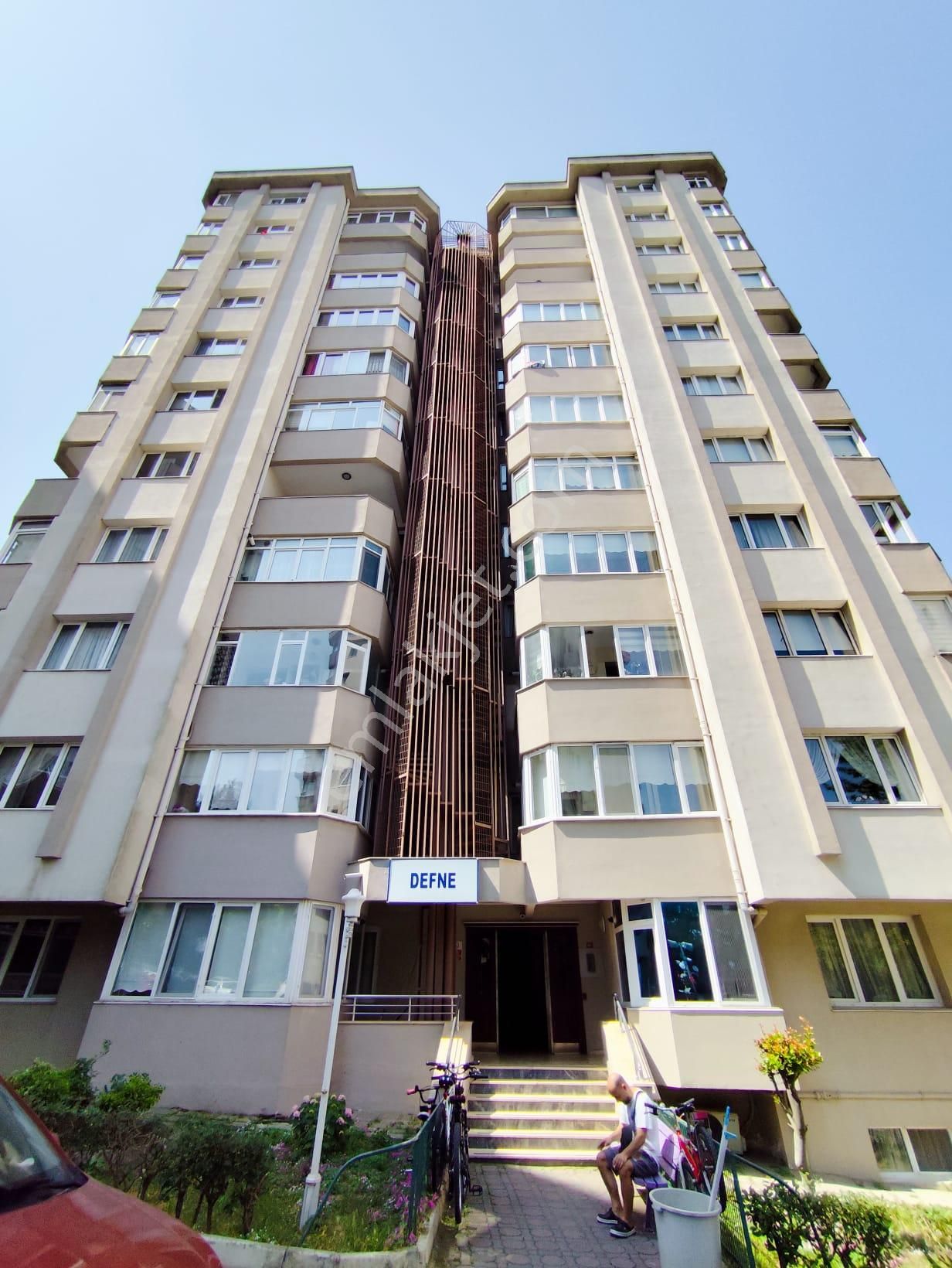 Mertcan Dan Yakakent Sitesinde 3+1 Arakat-balkonlu Kiralık