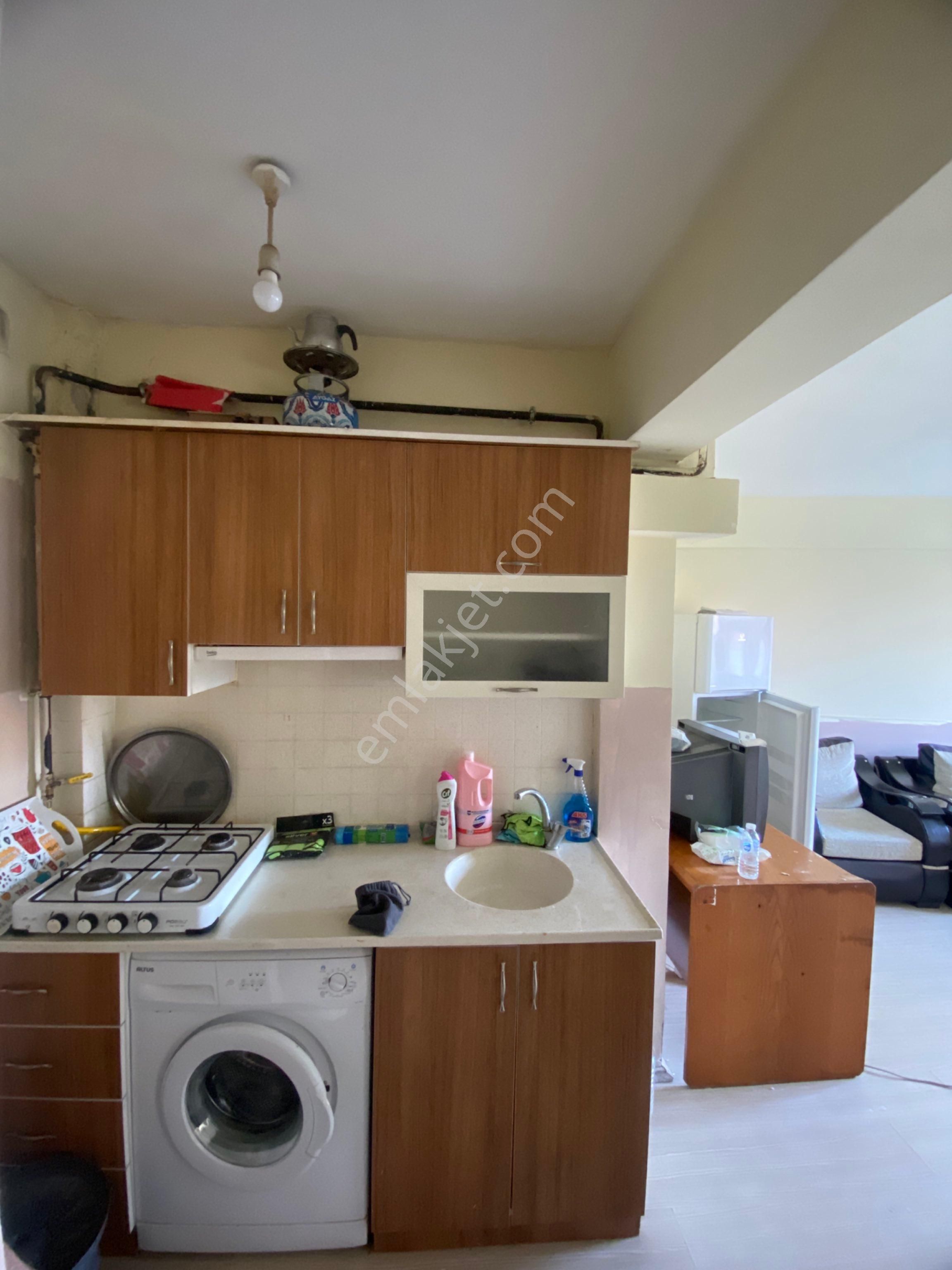 Bayrakçeken'den 1+1 Eşyalı Kiralık Sümer Mah Ara Kat Teraslı Daire