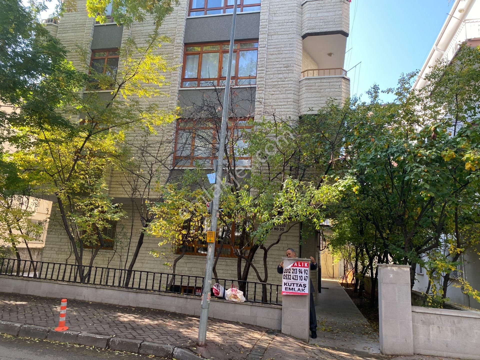 Kuttaş'tan Bahçelide Metro Yakını Katta 3+1 Arka 120 M2 Kombili
