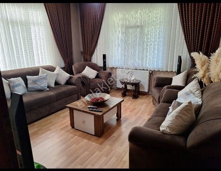 Hatun Gayrimenkul'den Satılık Kavakpınar'da Müstakil İki Katlı Bina Altı 2+1 Üstü 2+1 185m Arsa Pay