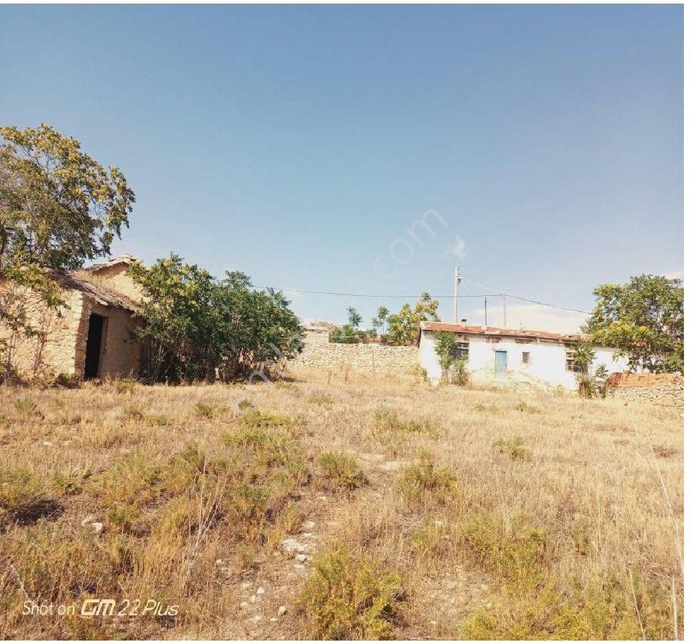 Afyon Emirdağ Aşağı Piribeyli'de 1.356 M² İmarlı Arsa – Yapılı, Altyapılı, Yatırımlık