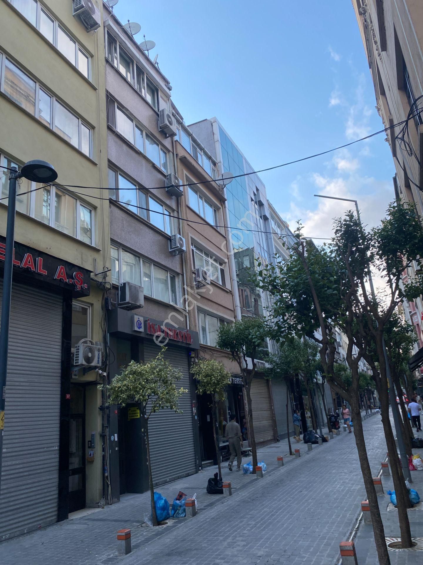Rumeli Caddesine Komşu, Şişli'nin Kalbinde, Zamansız Bir Duruş 2+1 !!!